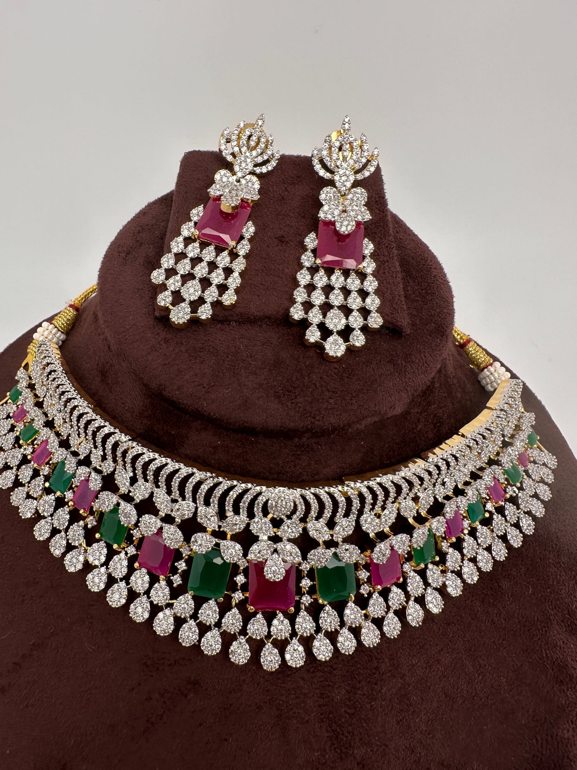 AD Color Stone Choker - white