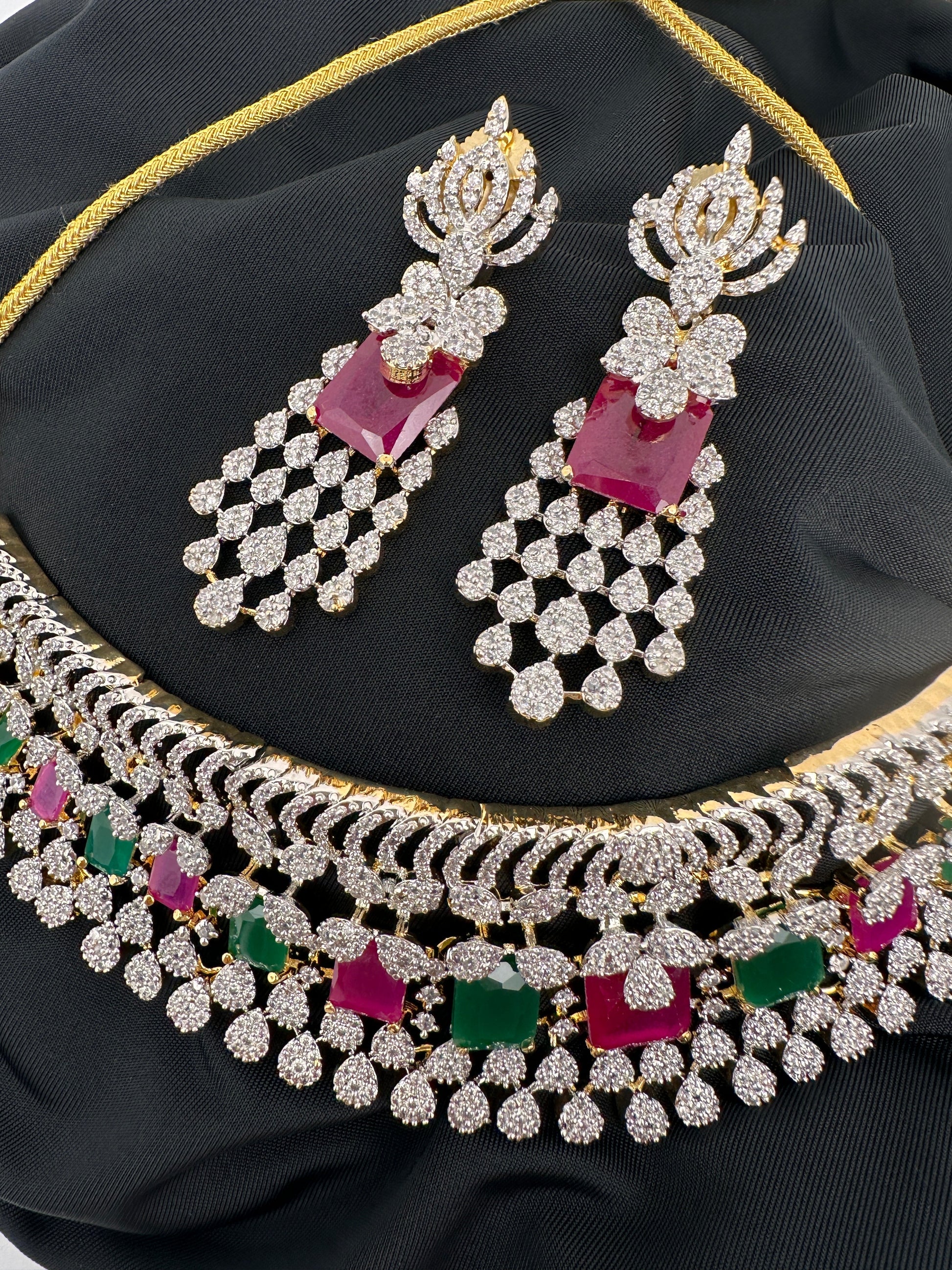 AD Color Stone Choker - white