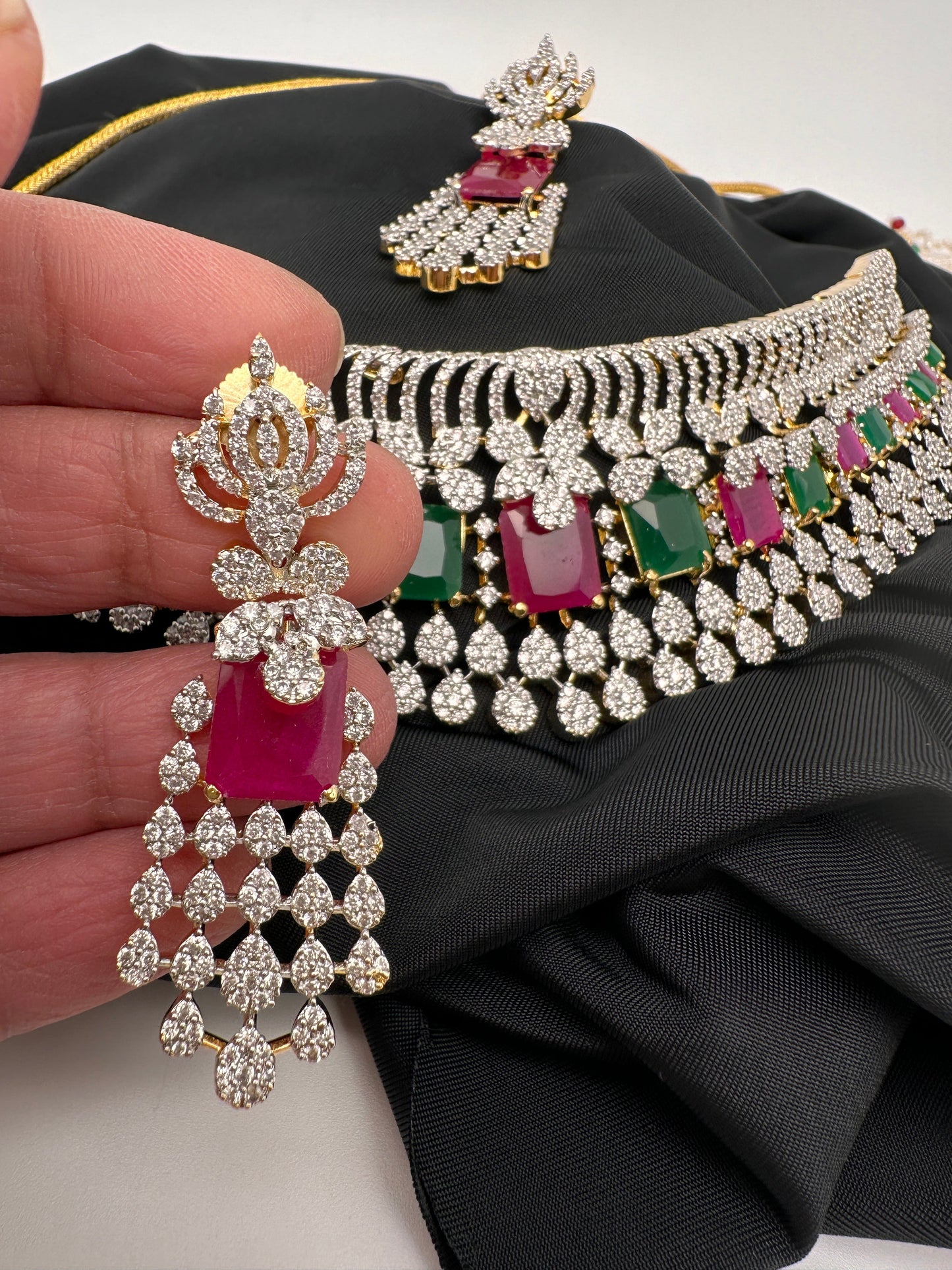 AD Color Stone Choker - white