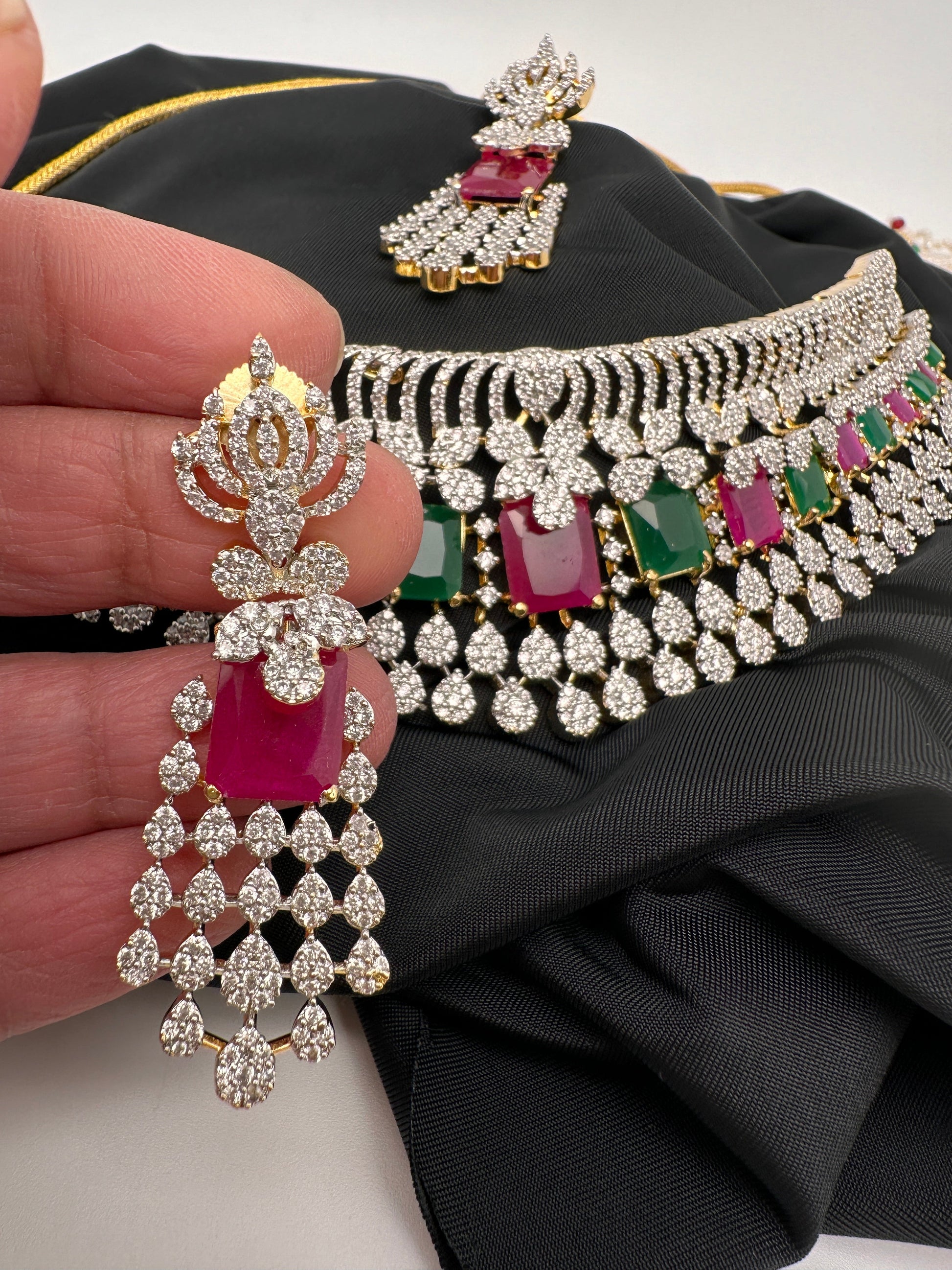 AD Color Stone Choker - white