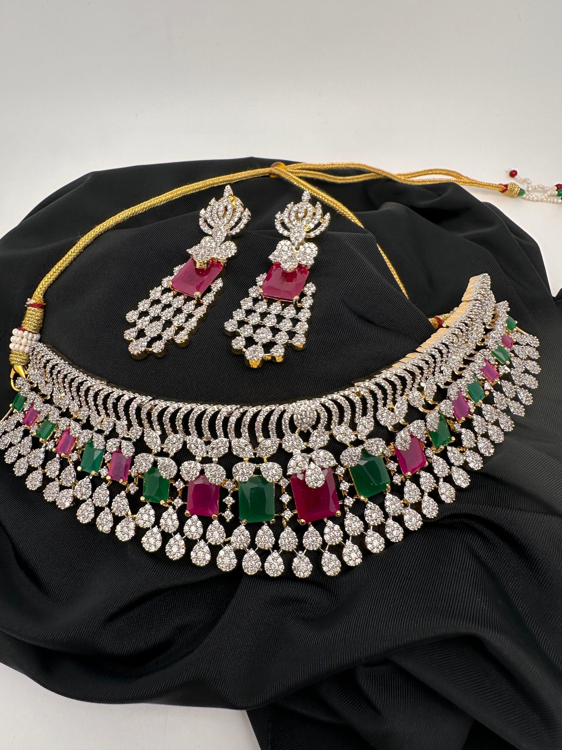 AD Color Stone Choker - white