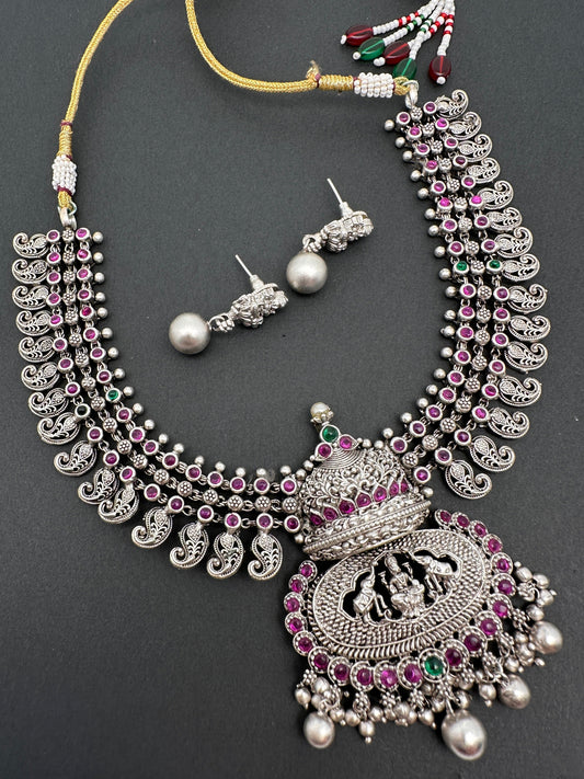 Goddess Lakshmi Mango Pattern Silver Replica Short Necklace