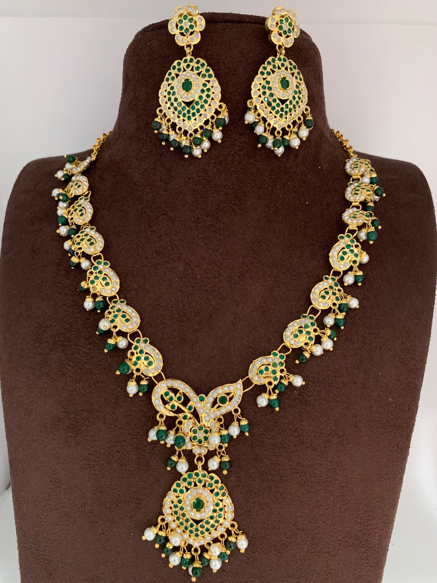 Hyderabadi Jadau Green Stone Green Beads and Pearls Short Necklace