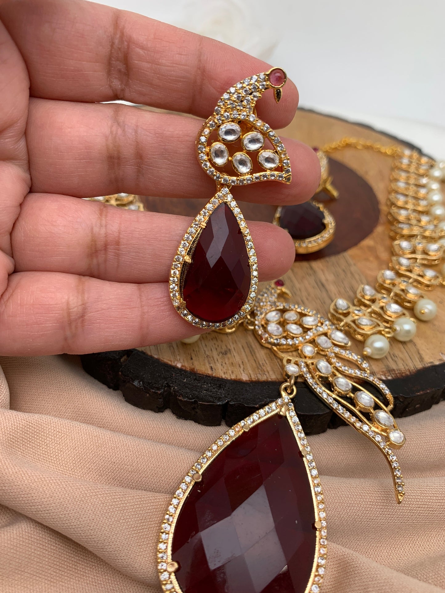 Peacock Pattern Wine Red Stone Pendent Kundan Pearls Short Necklace