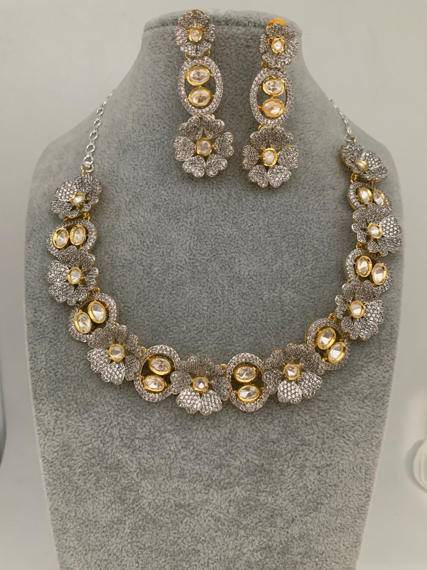 Floral Pattern Kundan Dual Tone Finish Neckline Necklace