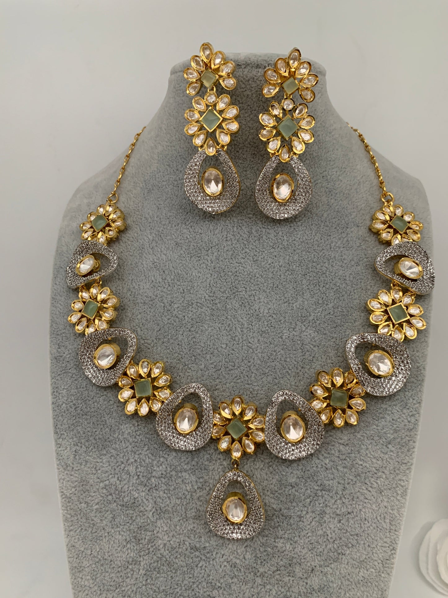 Floral Pattern Kundan Mint Green Stone Short Necklace