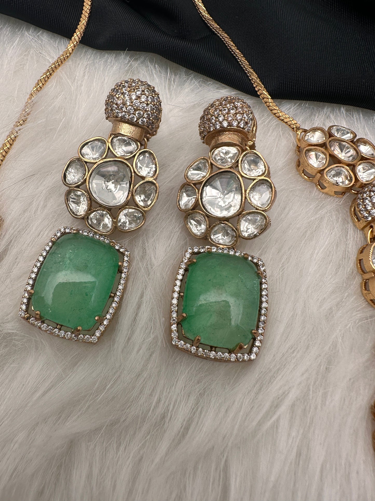 Kundan Floral Pink Green Stone Short Necklace