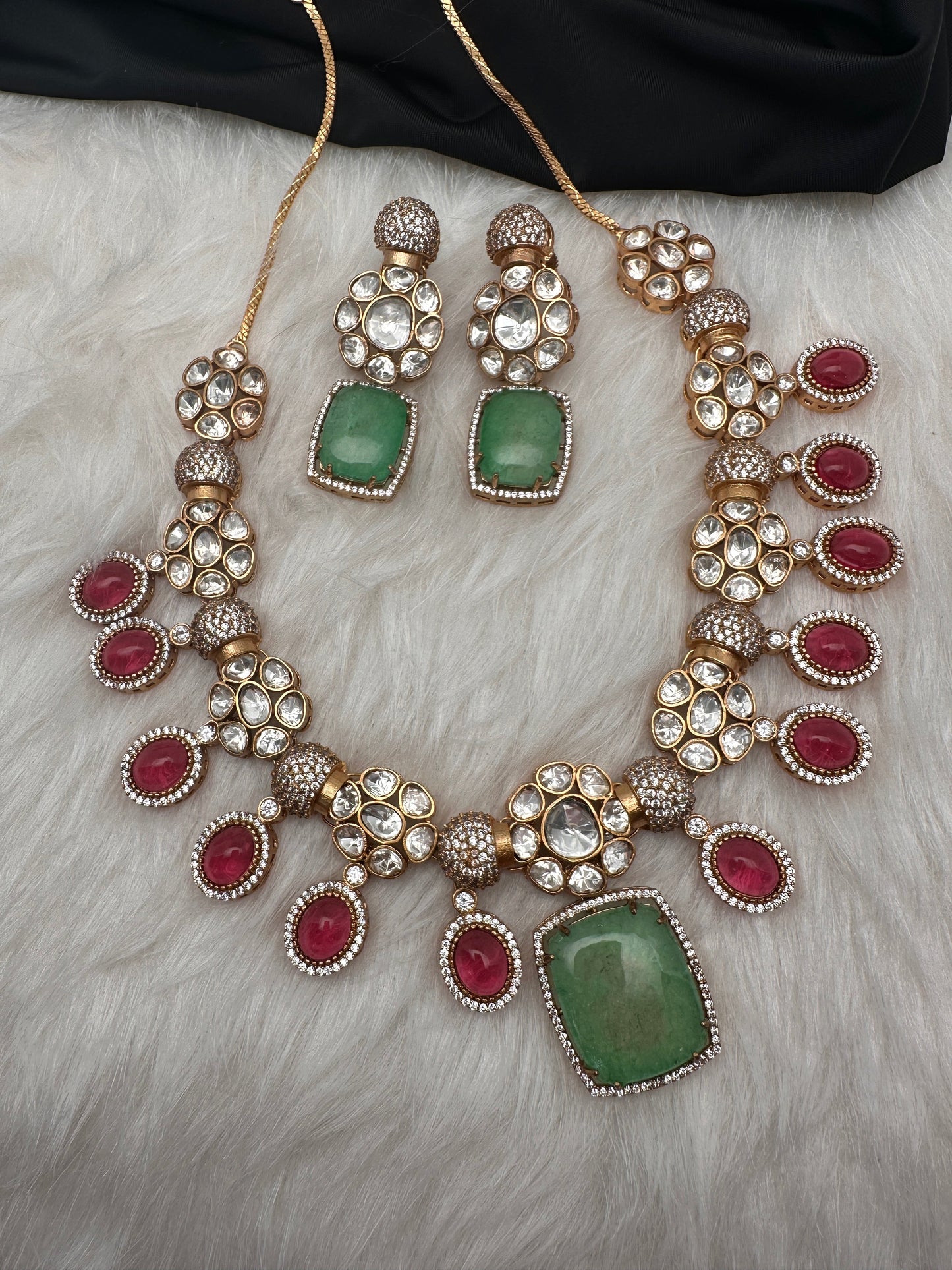 Kundan Floral Pink Green Stone Short Necklace