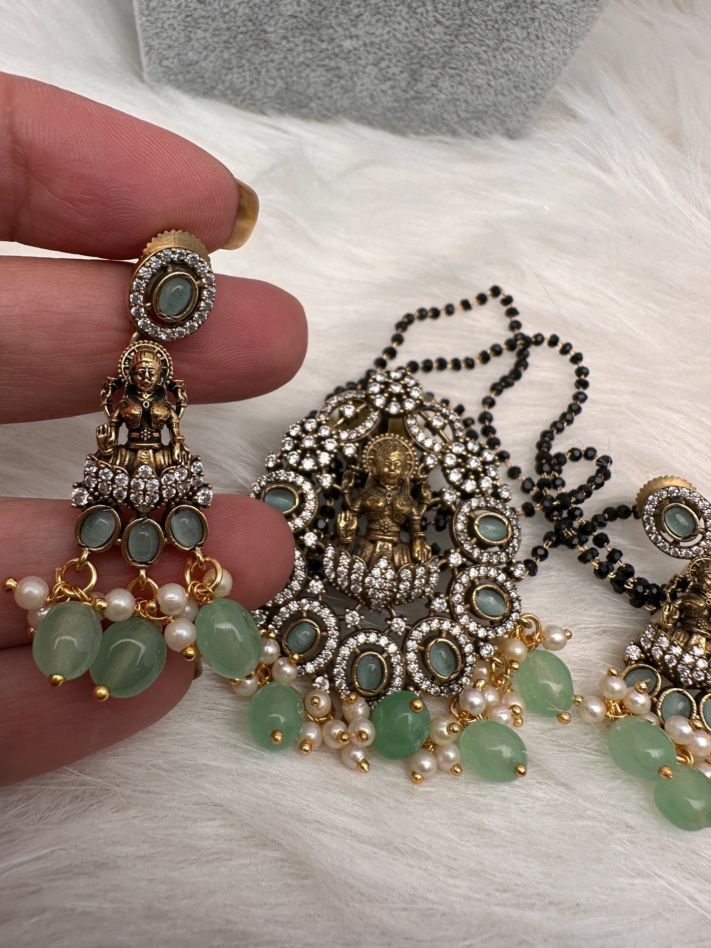 Goddess Lakshmi Color Stone Color Beads Mangalsutra Necklace - LightGreen