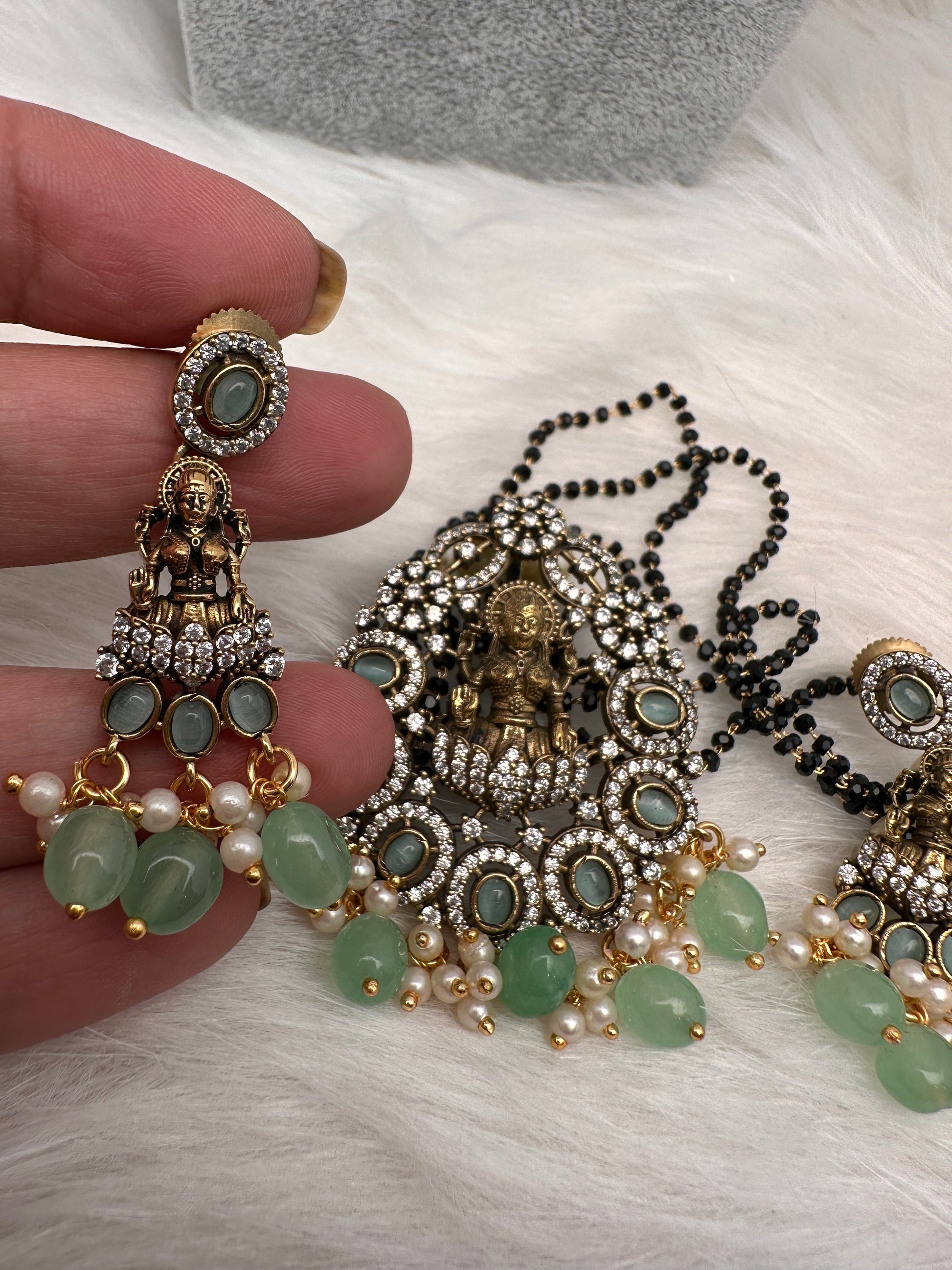Goddess Lakshmi Color Stone Color Beads Mangalsutra Necklace - LightGreen