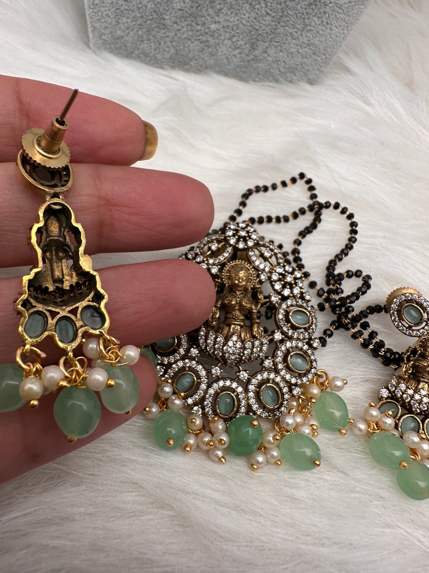 Goddess Lakshmi Color Stone Color Beads Mangalsutra Necklace - LightGreen