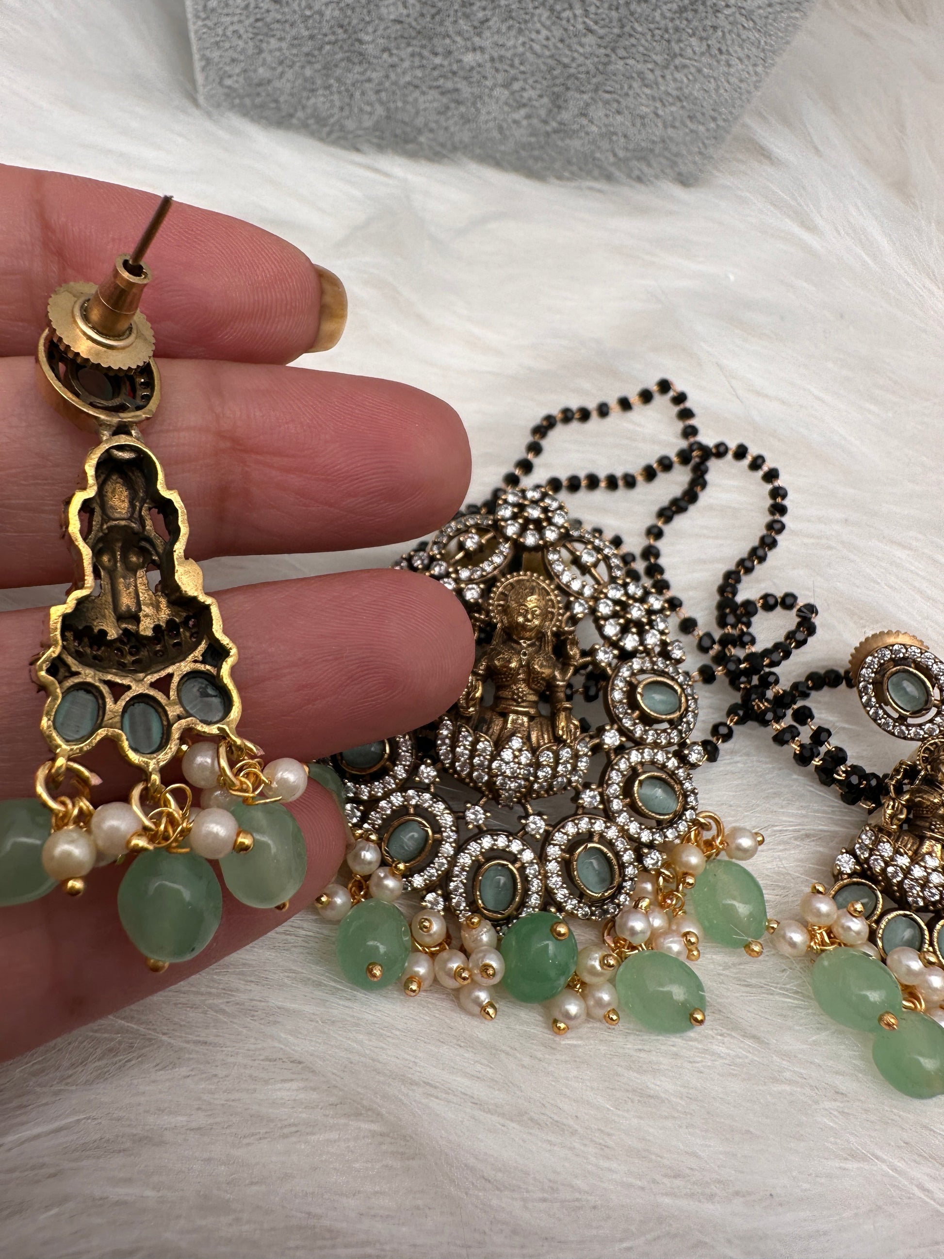 Goddess Lakshmi Color Stone Color Beads Mangalsutra Necklace - LightGreen