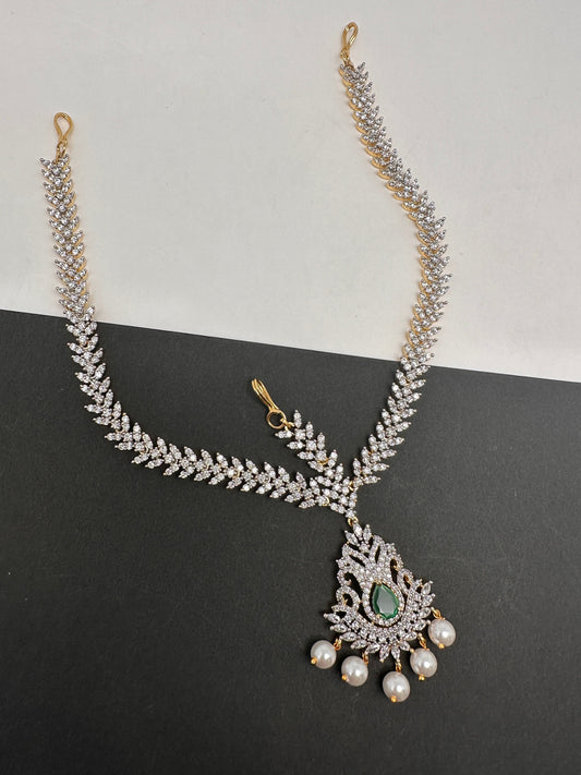 Diamond Finish Maangteeka Mathapatti with Green Stone