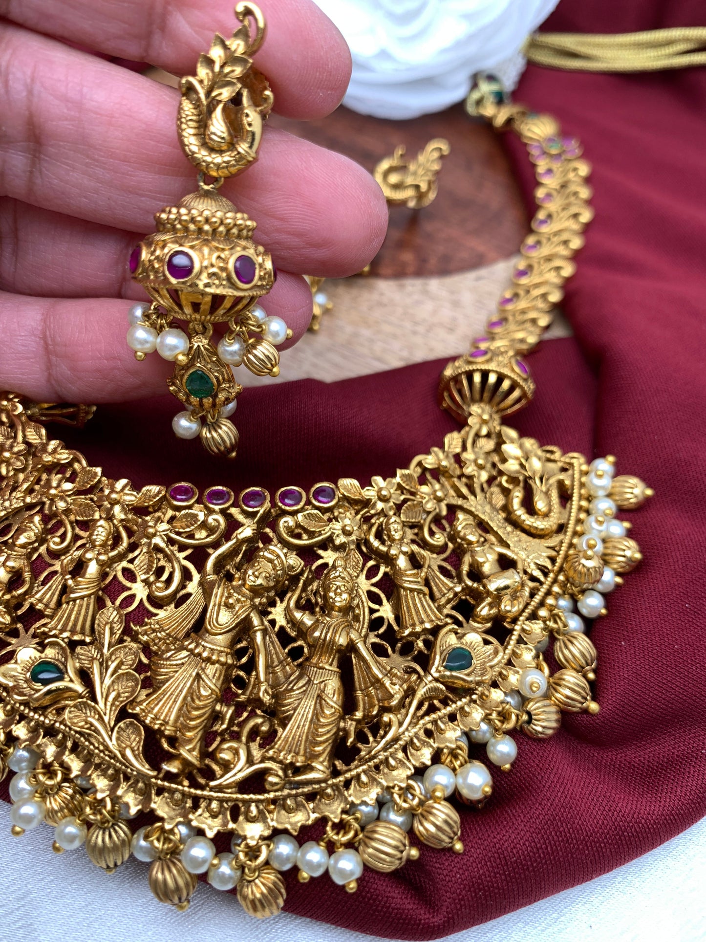 Radha Krishna Gopikas Floral Pattern Nakshi Short Necklace