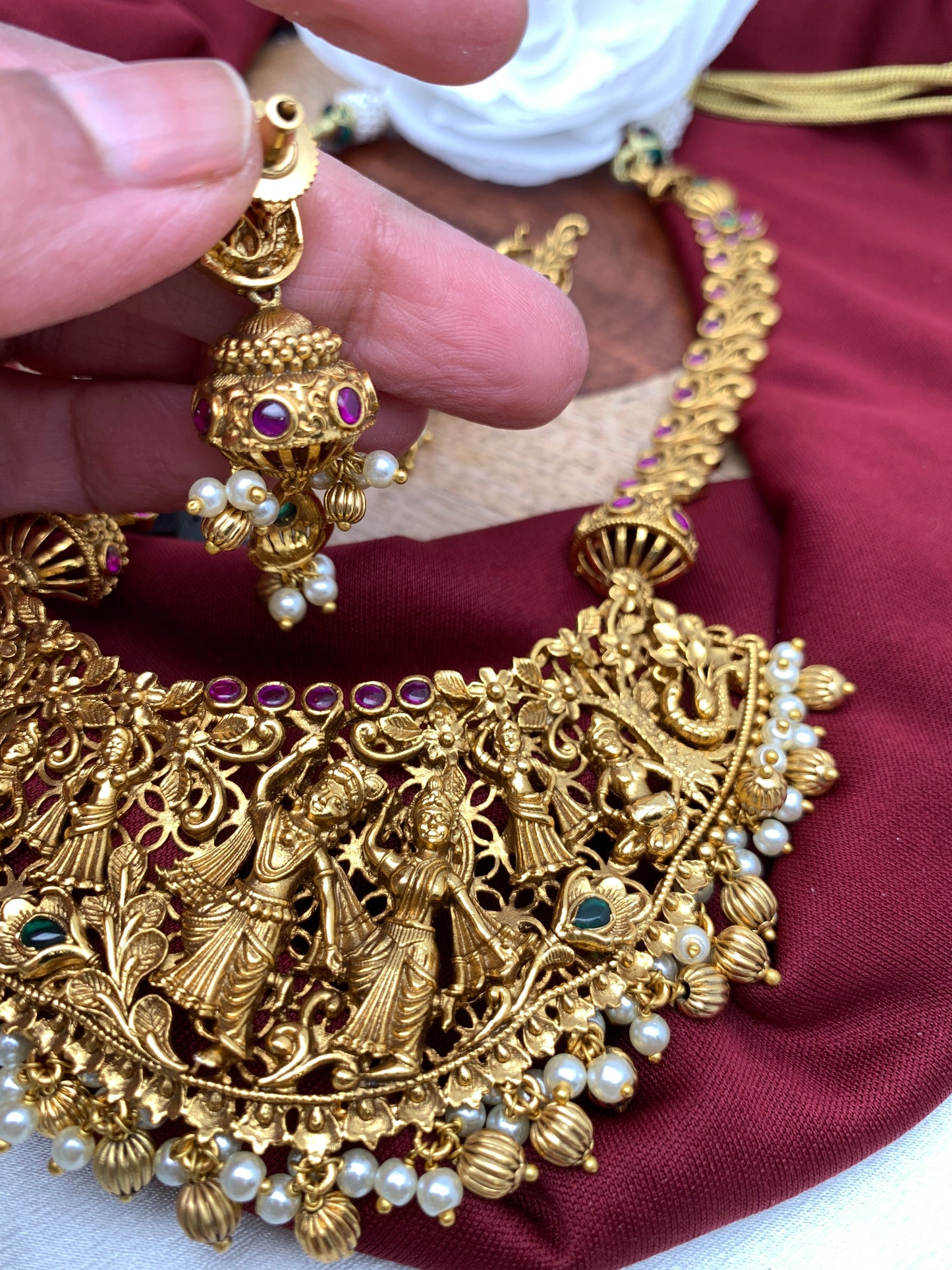 Radha Krishna Gopikas Floral Pattern Nakshi Short Necklace