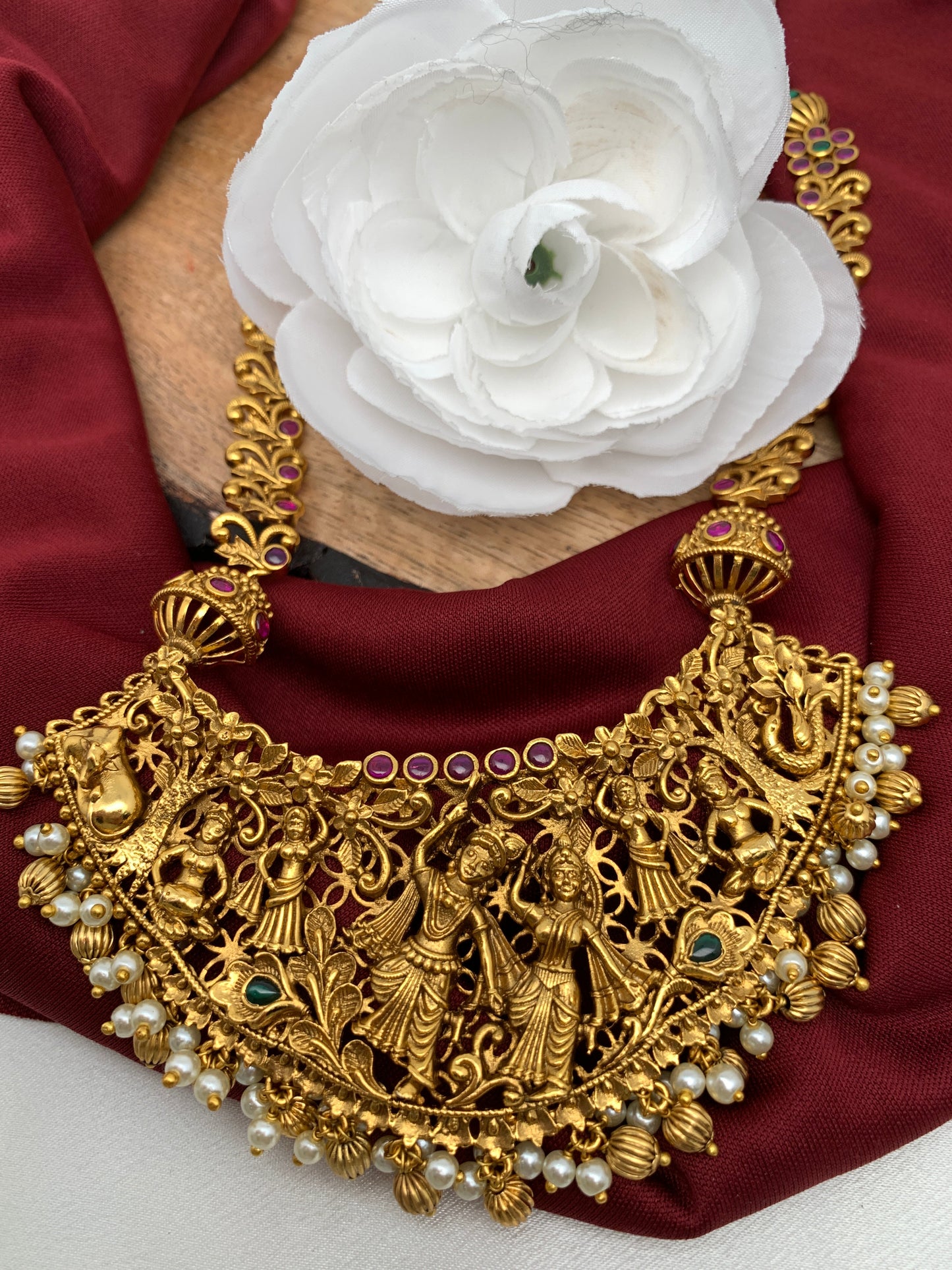 Radha Krishna Gopikas Floral Pattern Nakshi Short Necklace