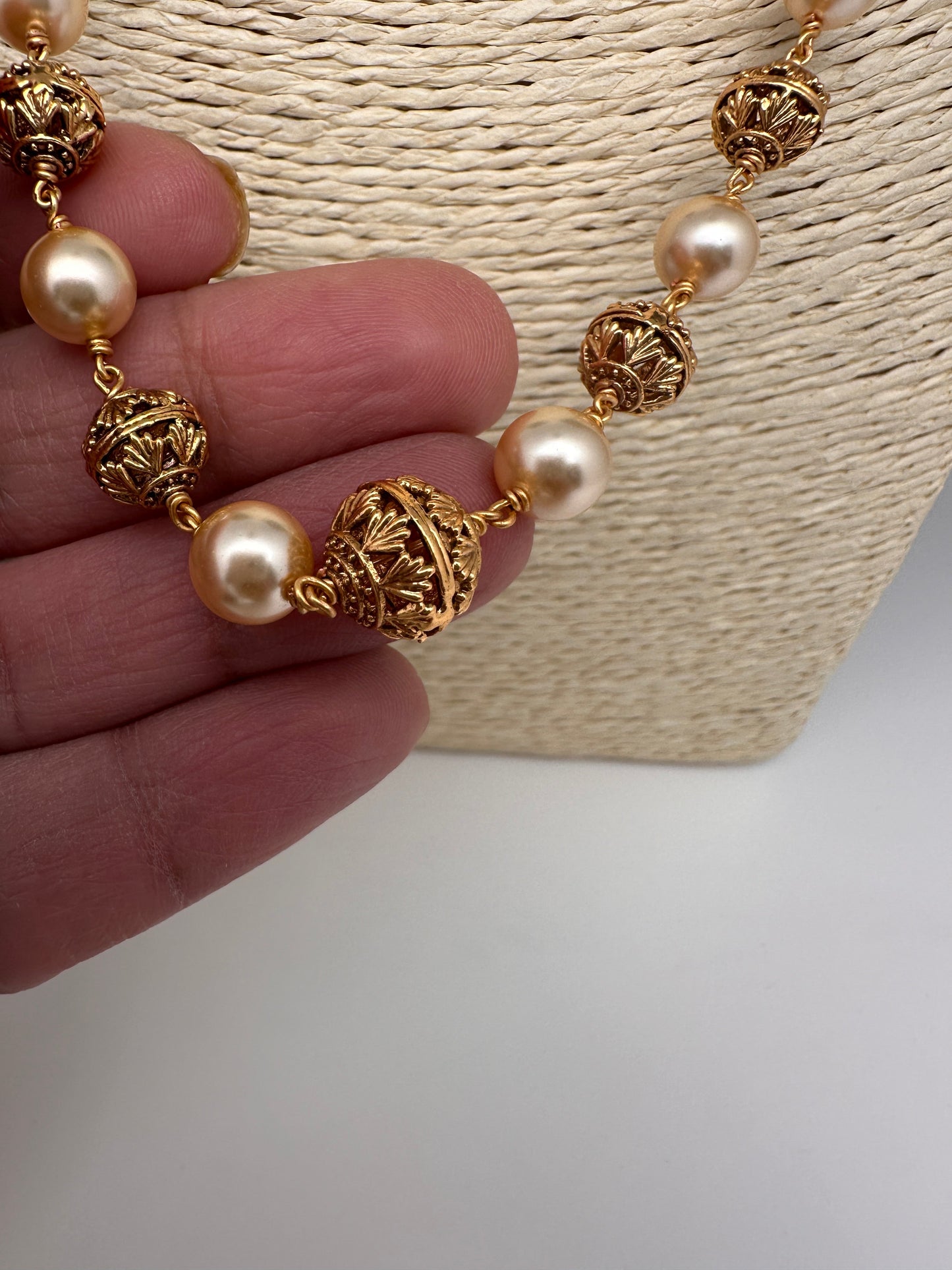 Golden Nakshi Ball Color Stone Necklace - Green
