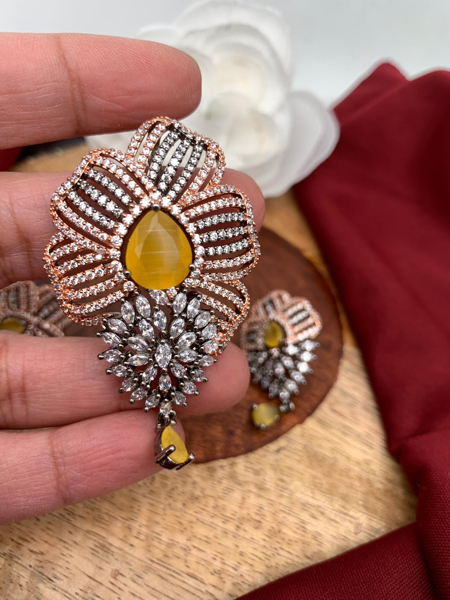 Victorian Dual Tone Polish AD Yellow Stone Pendent Set
