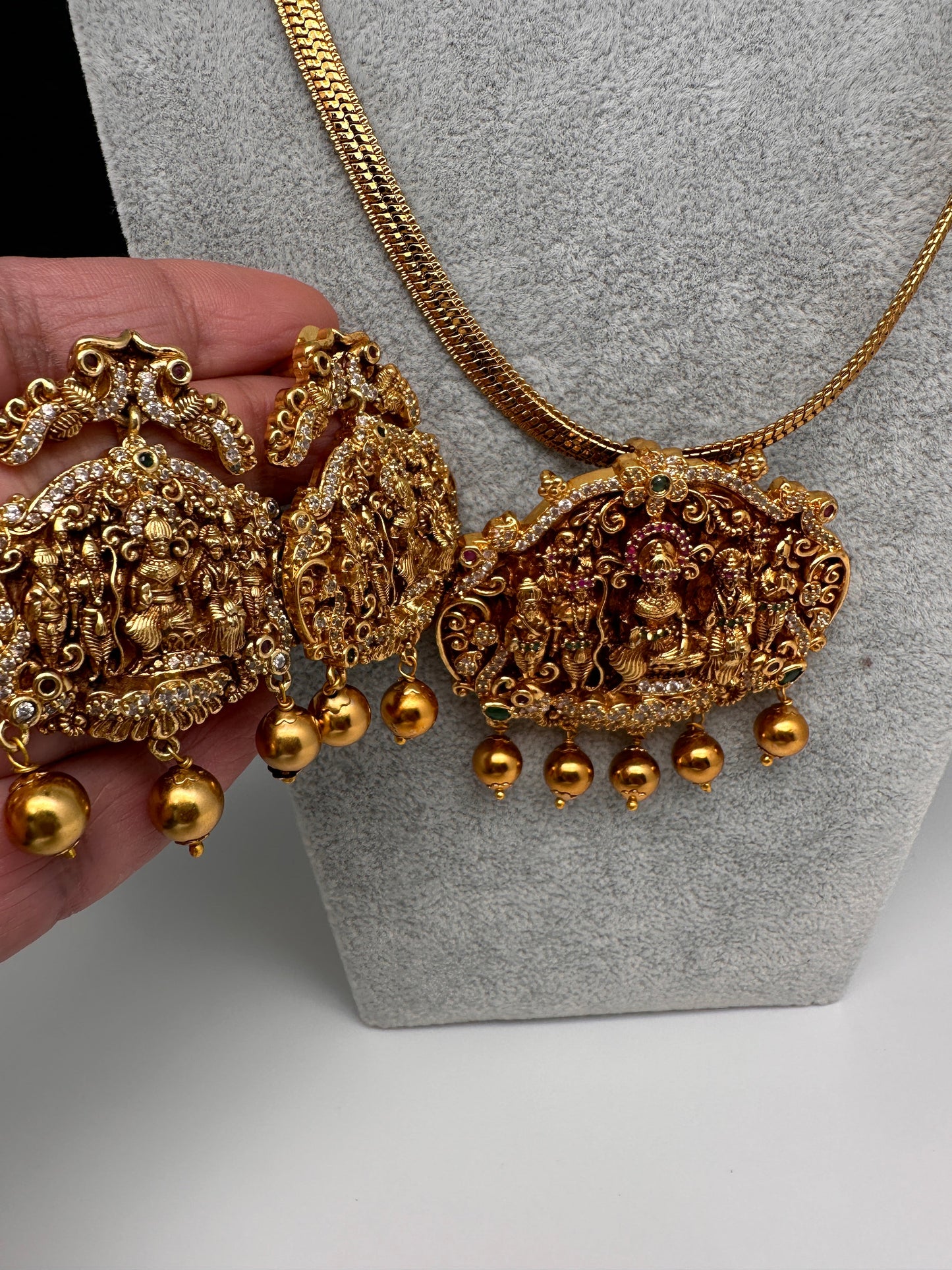 Lord Vishnu Darbar Nakshi Matte Finish Pendent Set