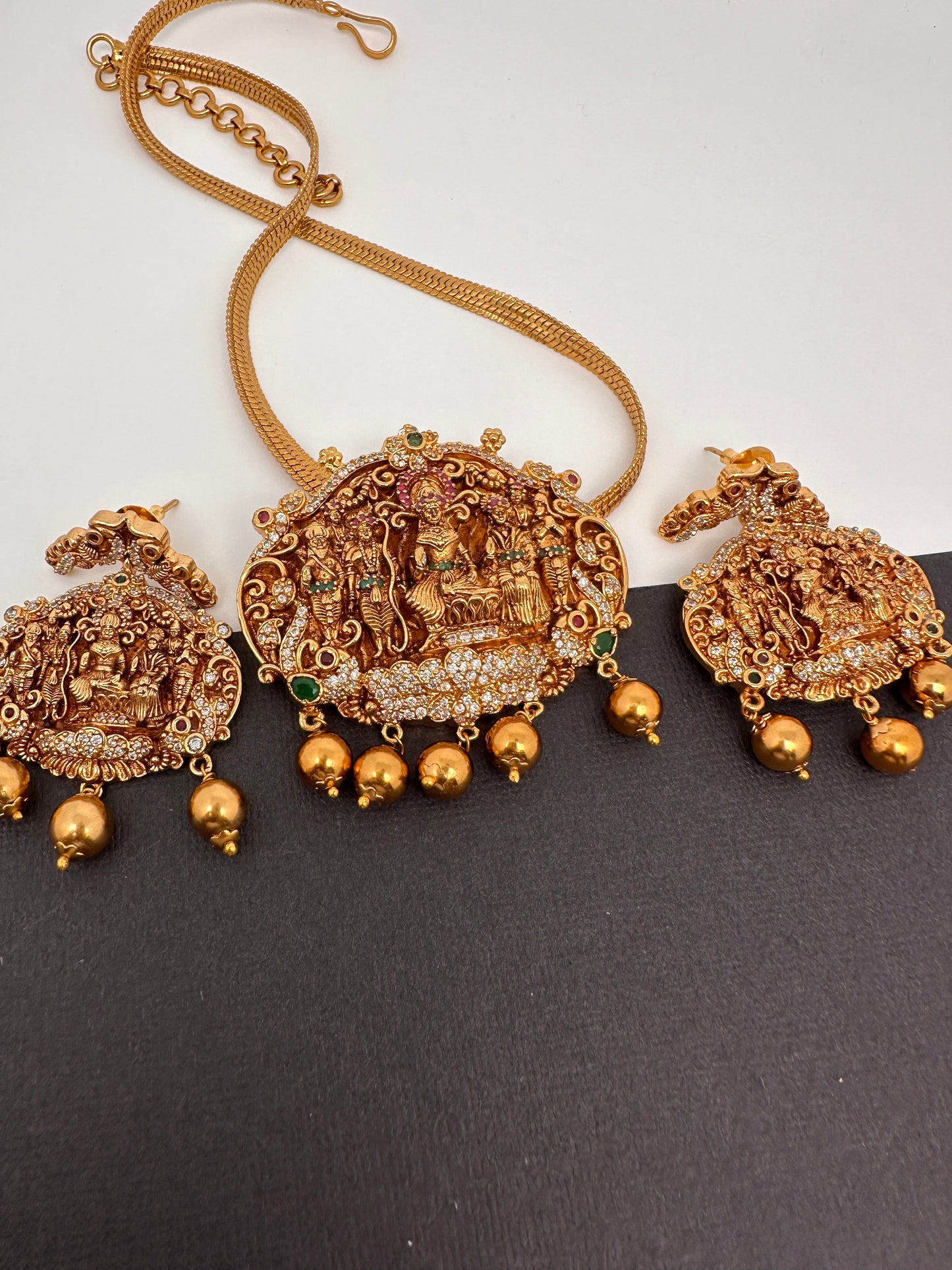 Lord Vishnu Darbar Nakshi Matte Finish Pendent Set