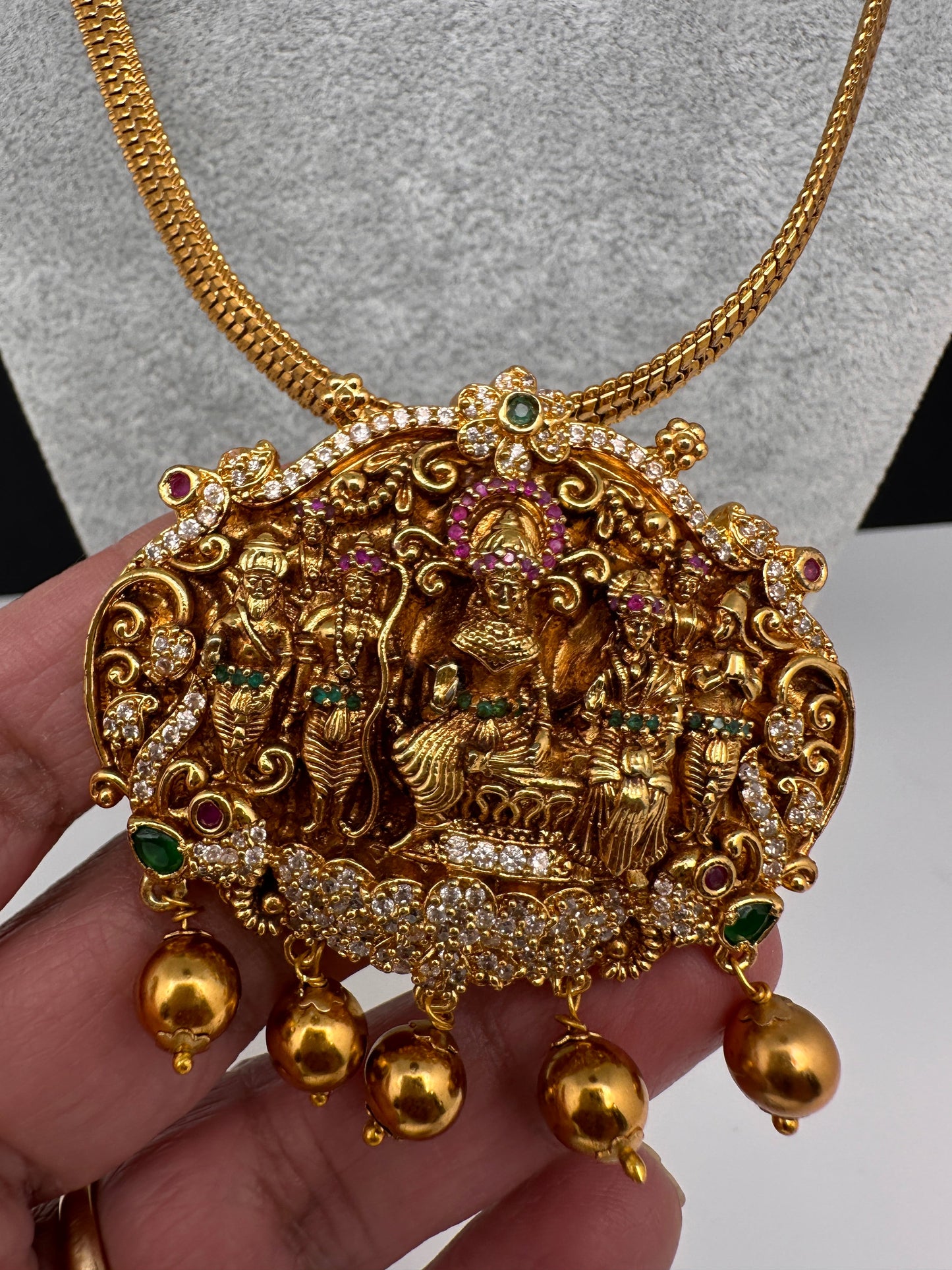 Lord Vishnu Darbar Nakshi Matte Finish Pendent Set