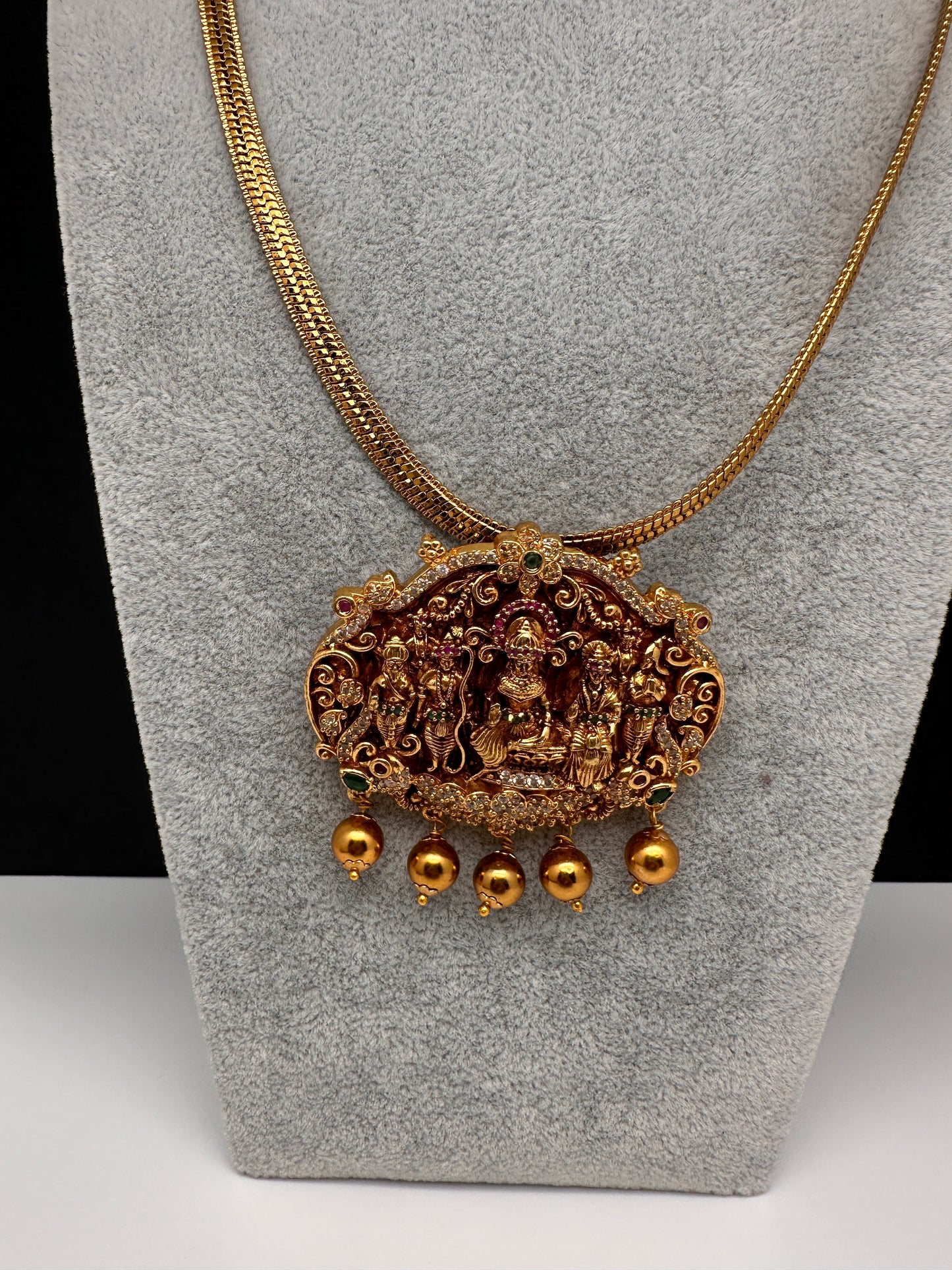 Lord Vishnu Darbar Nakshi Matte Finish Pendent Set