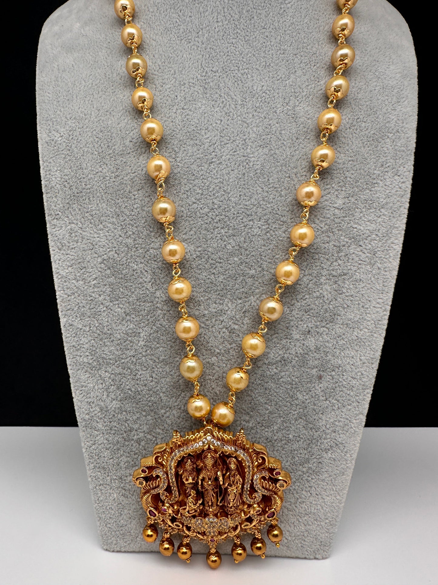 Ram Parivaar Nakshi Matte Finish Pendent Set