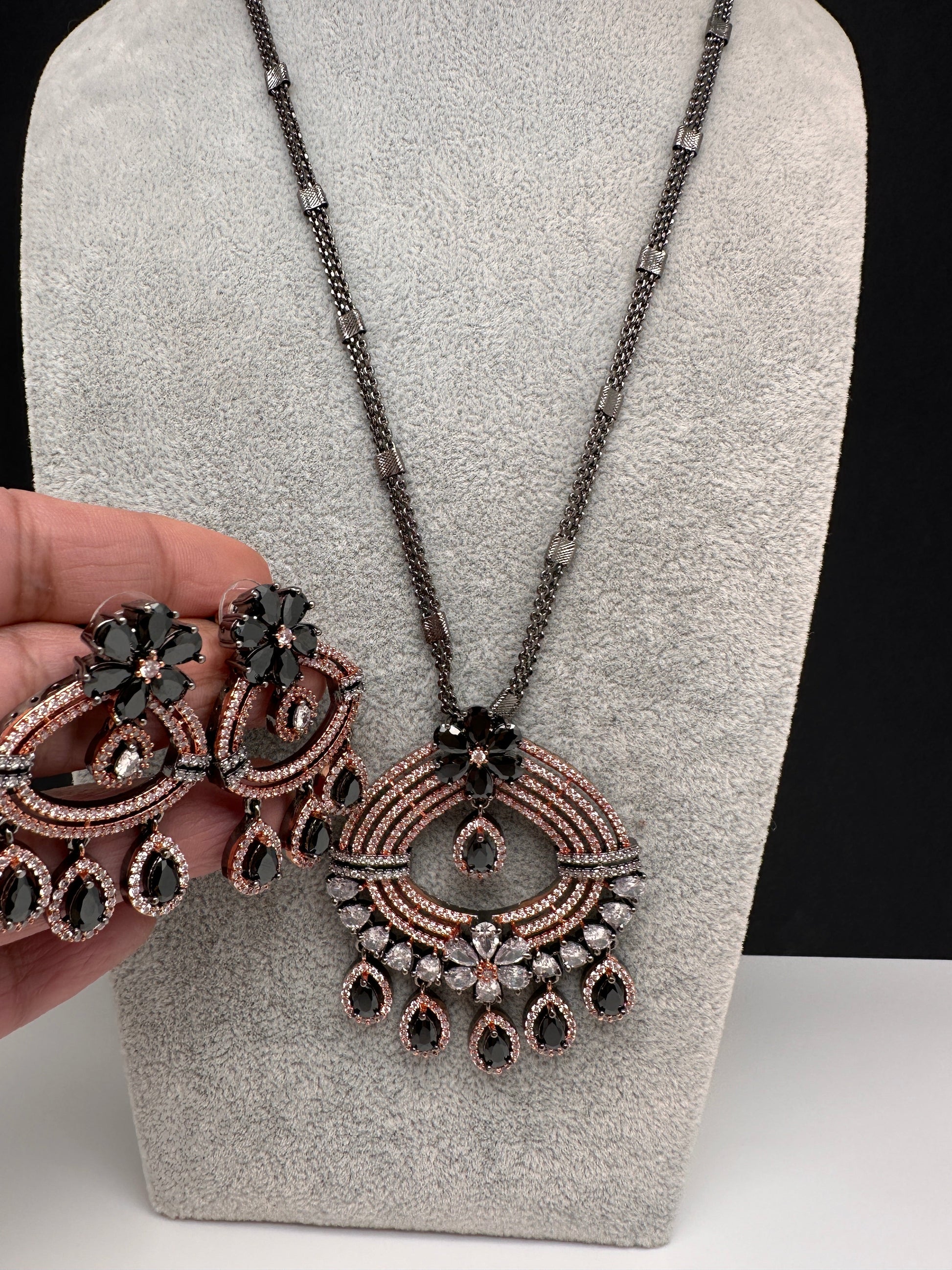 AD Floral Victorian Color Stone Pendent Set - Black