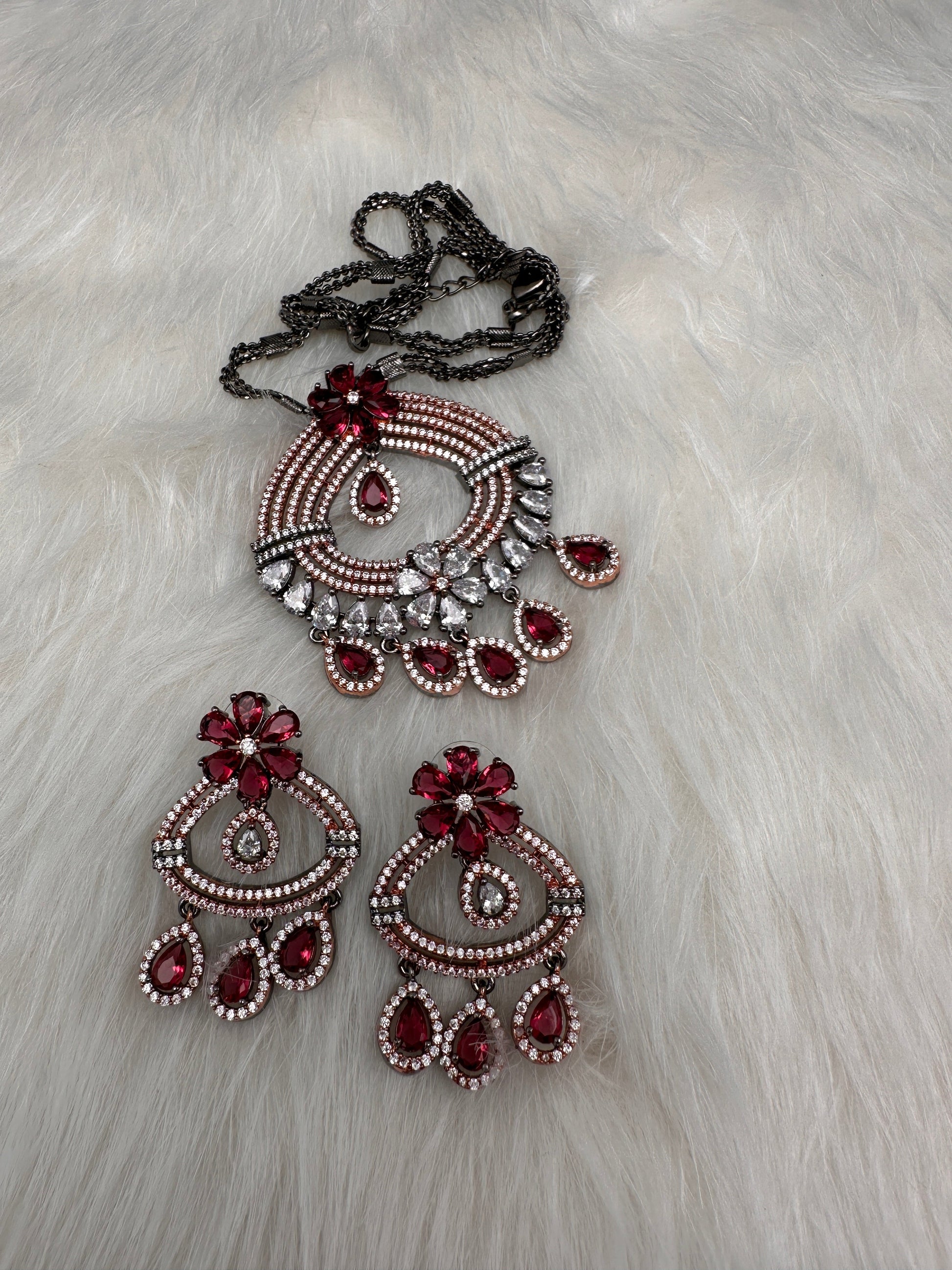 AD Floral Victorian Color Stone Pendent Set - Red