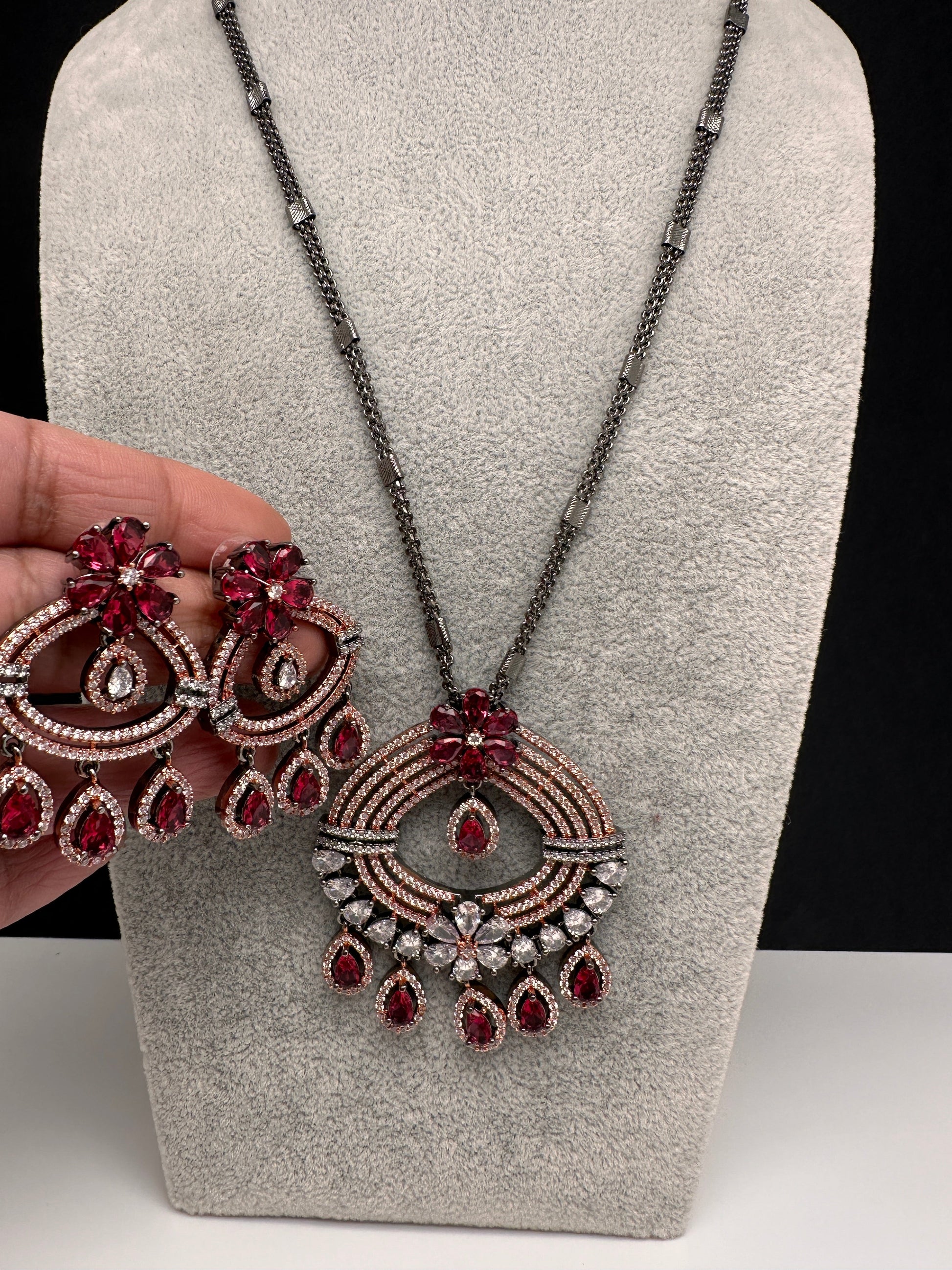 AD Floral Victorian Color Stone Pendent Set - Red
