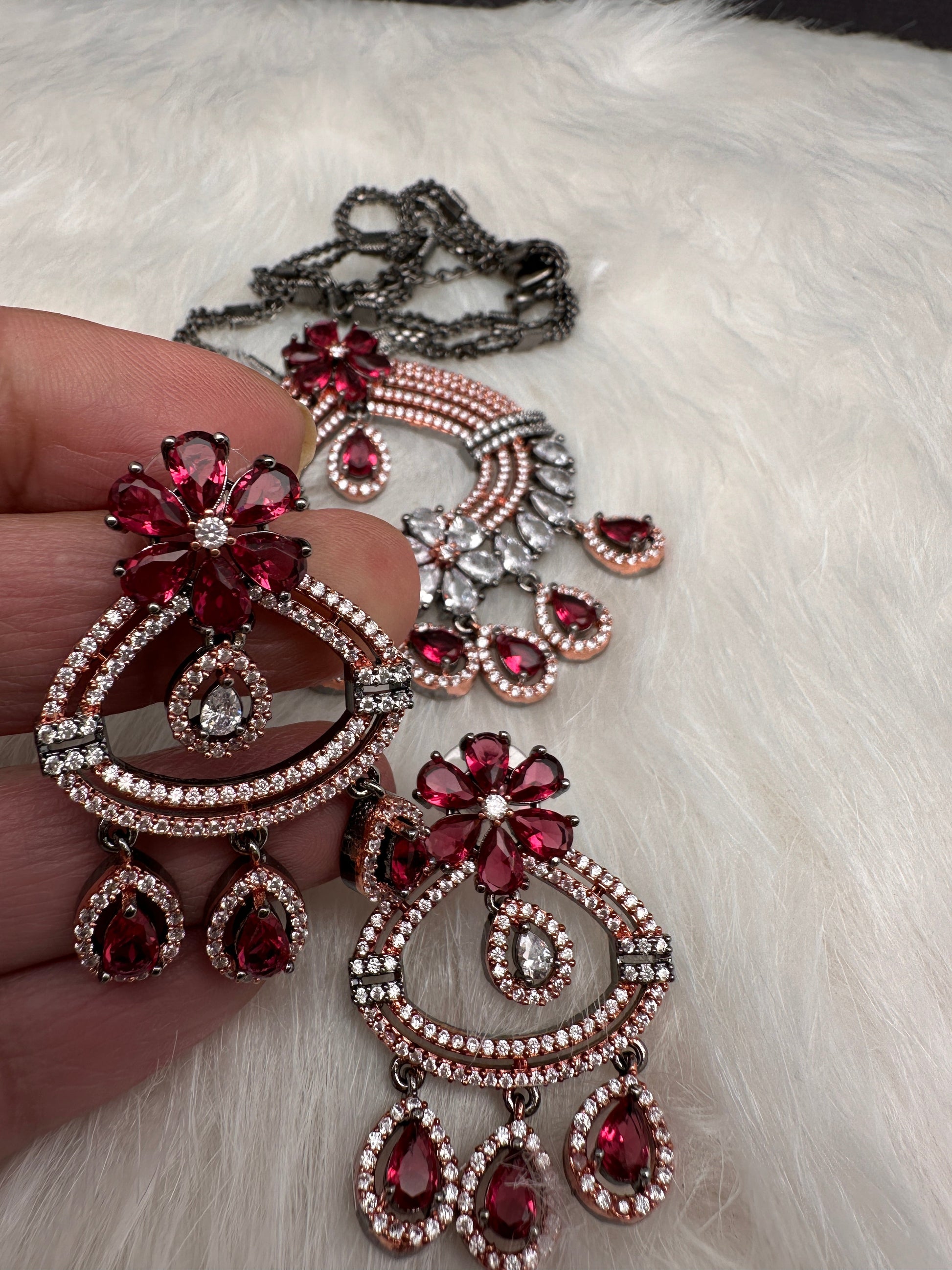 AD Floral Victorian Color Stone Pendent Set - Red