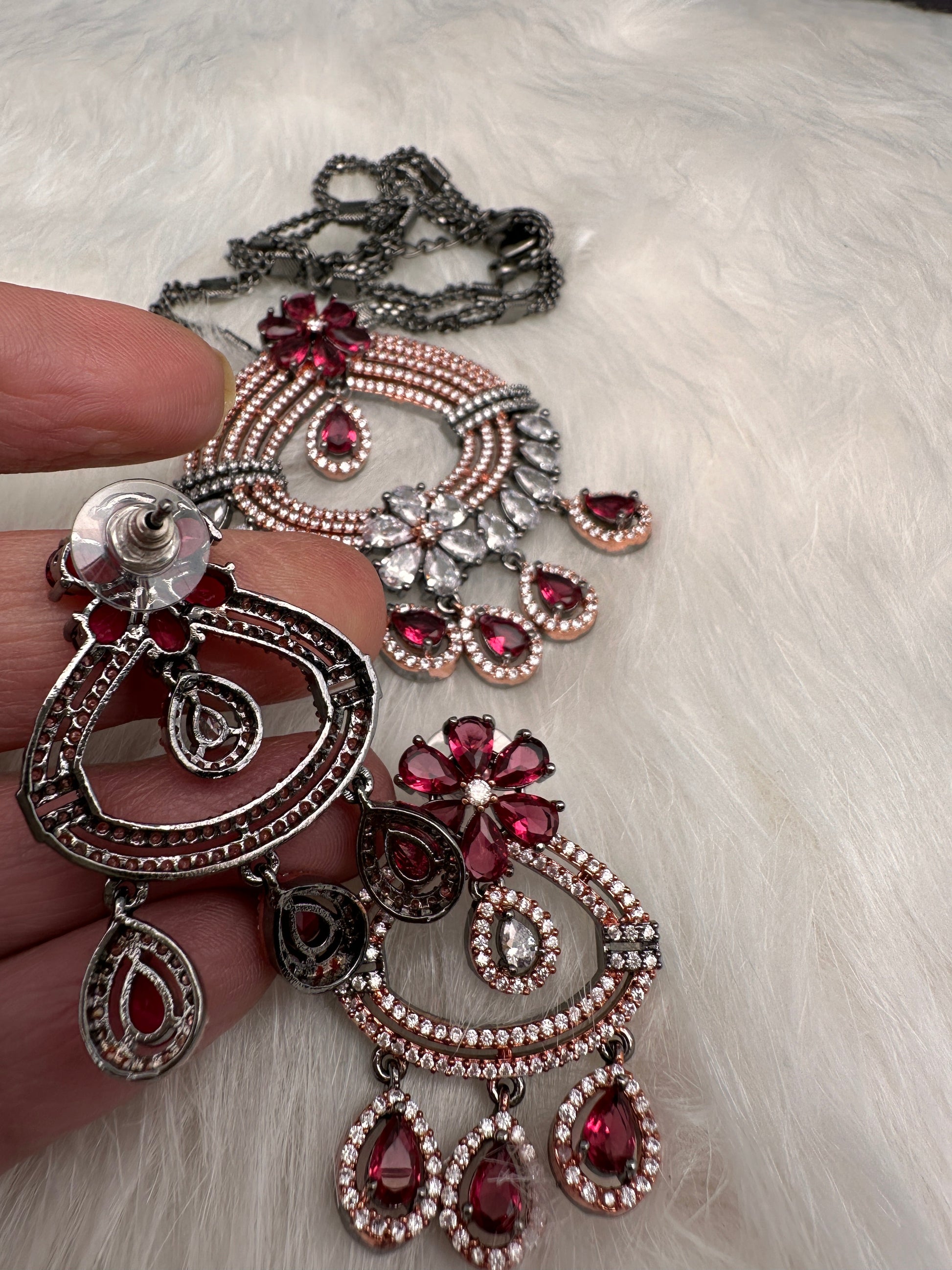 AD Floral Victorian Color Stone Pendent Set - Red