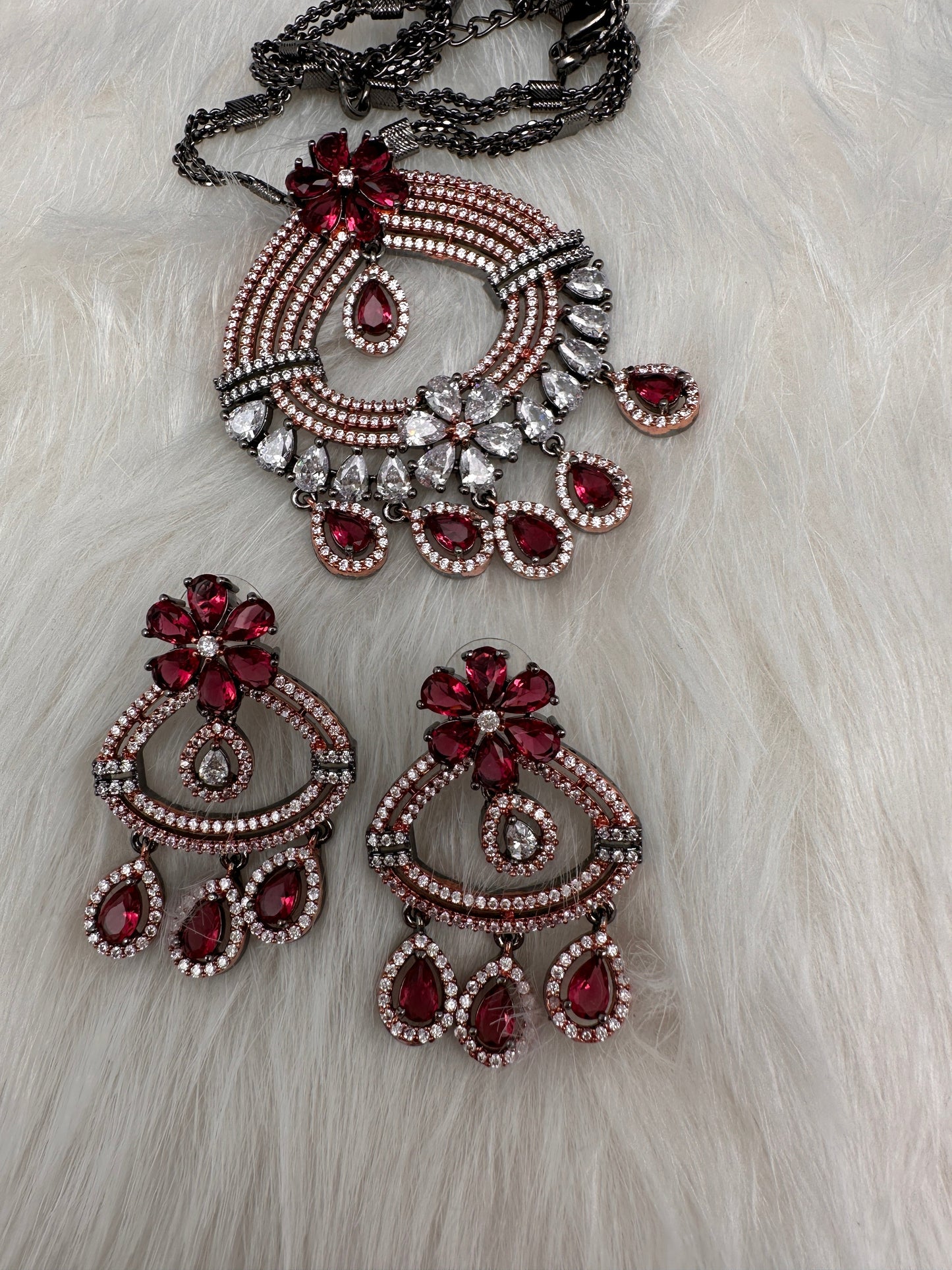 AD Floral Victorian Color Stone Pendent Set - Red