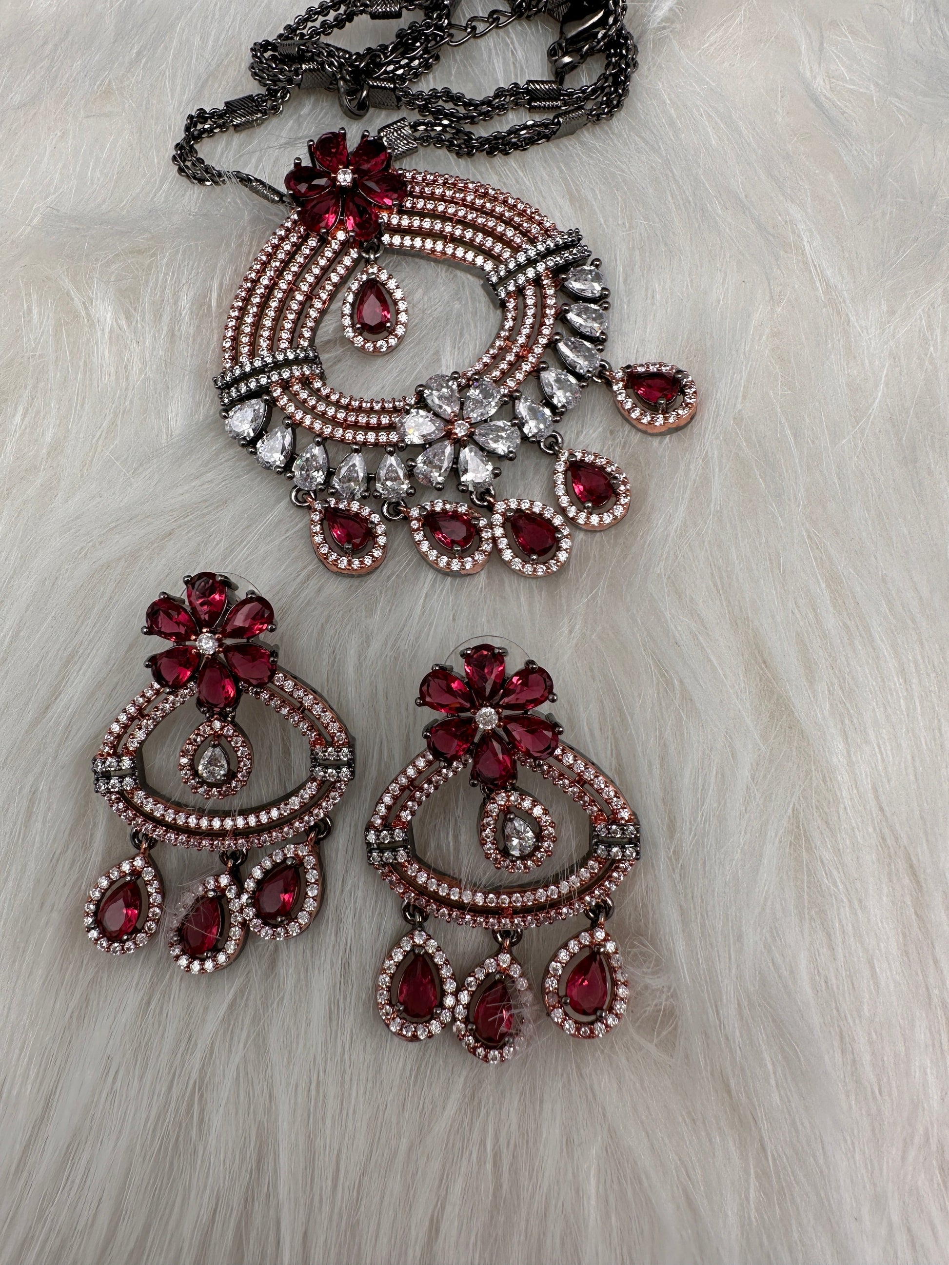 AD Floral Victorian Color Stone Pendent Set - Red