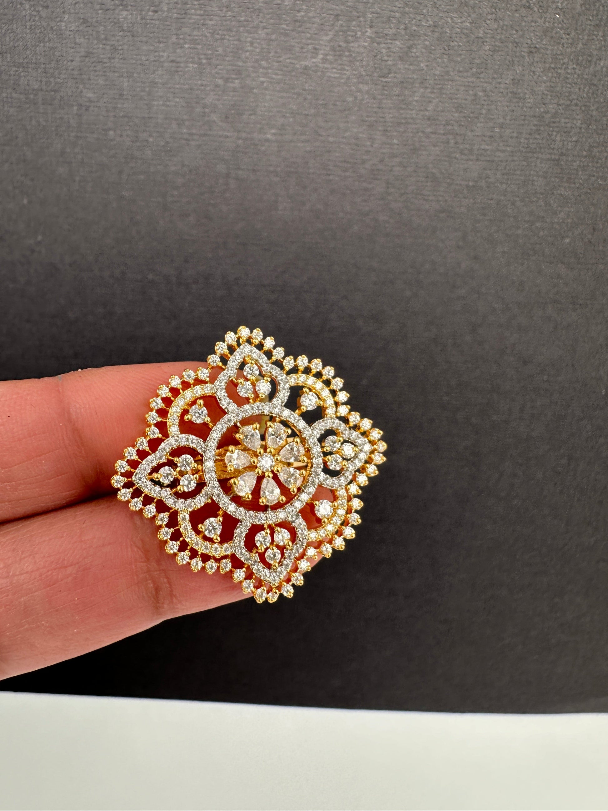 AD  Adjustable Color Stone Cocktail lRing - Gold
