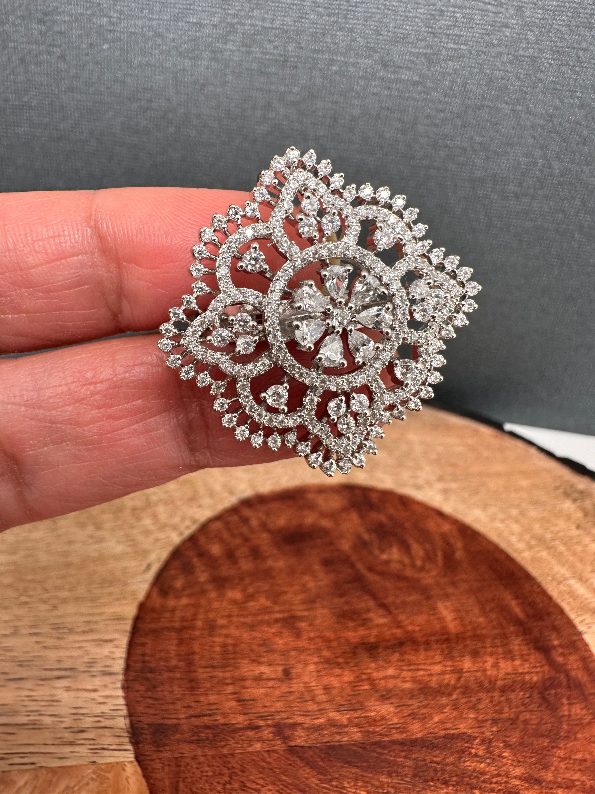 AD  Adjustable Color Stone Cocktail lRing - White