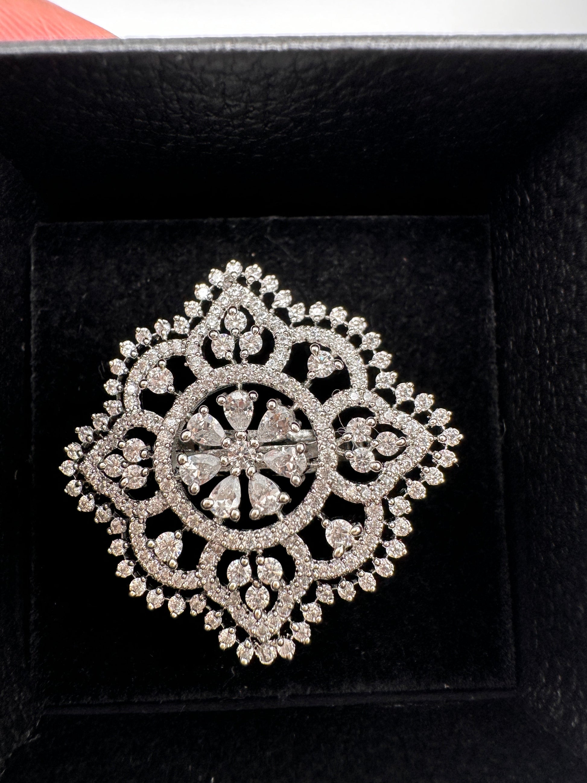 AD  Adjustable Color Stone Cocktail lRing - White