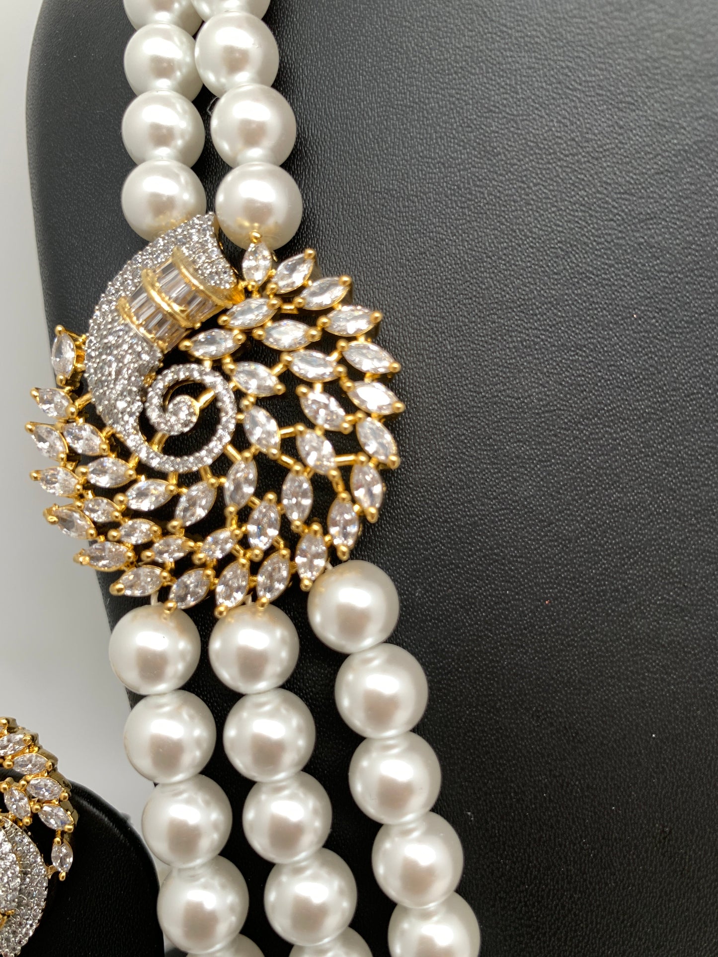 Dual Side Pendent Rani Haar with Shell Pearl Necklace