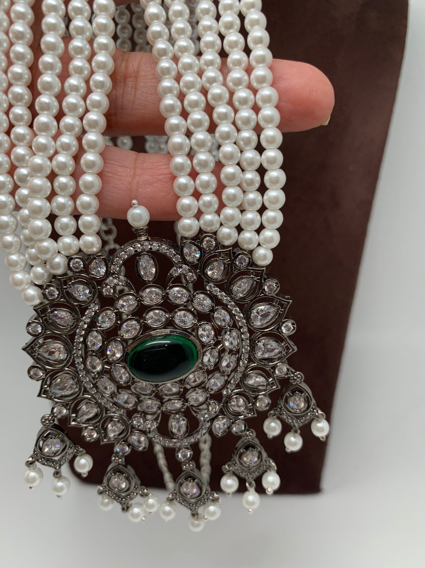 Shell Pearl Raani Haar with Victorian Polish Green Stone Moissanite Pendent