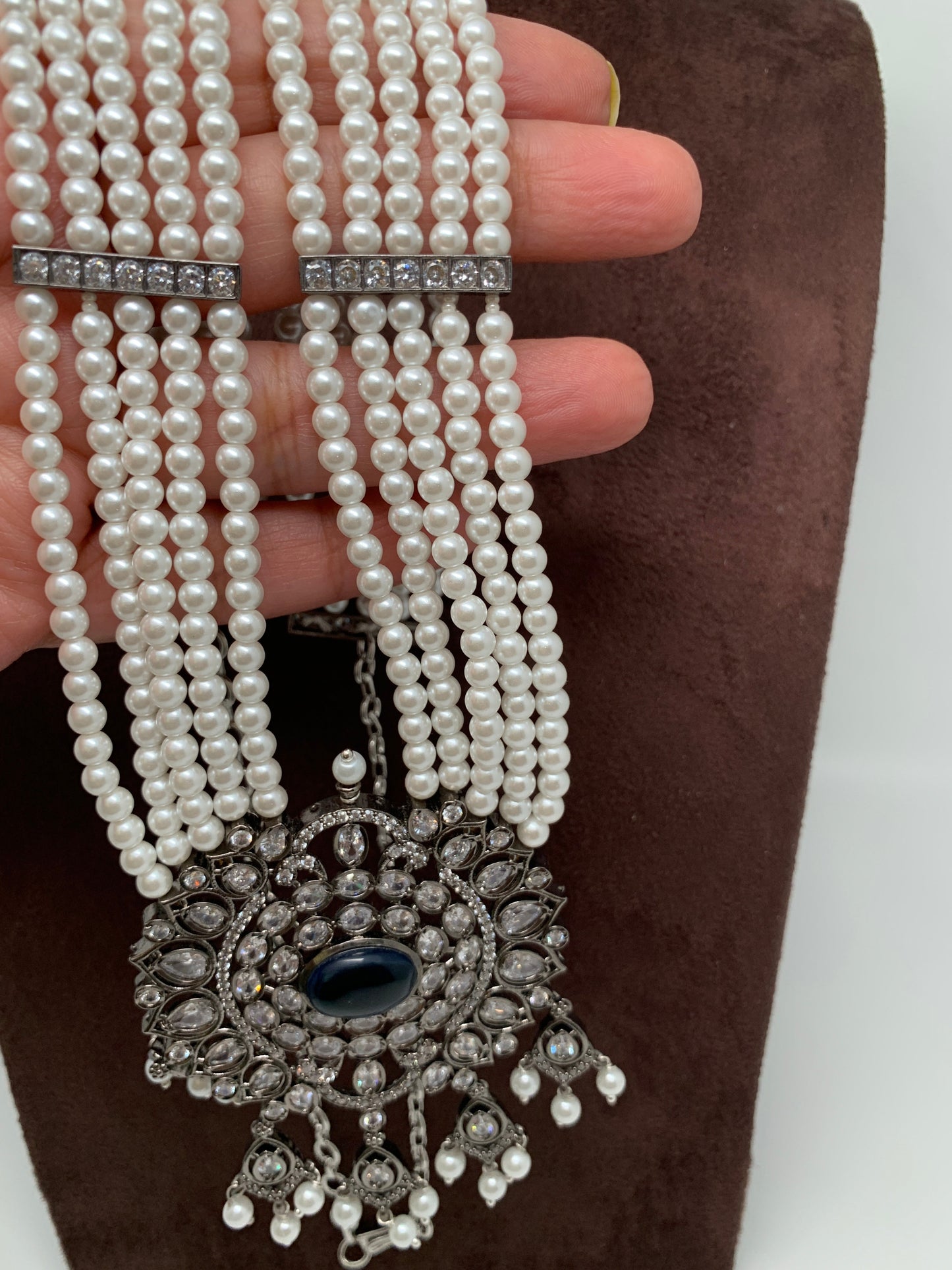 Shell Pearl Raani Haar with Victorian Polish Blue Stone Moissanite Pendent