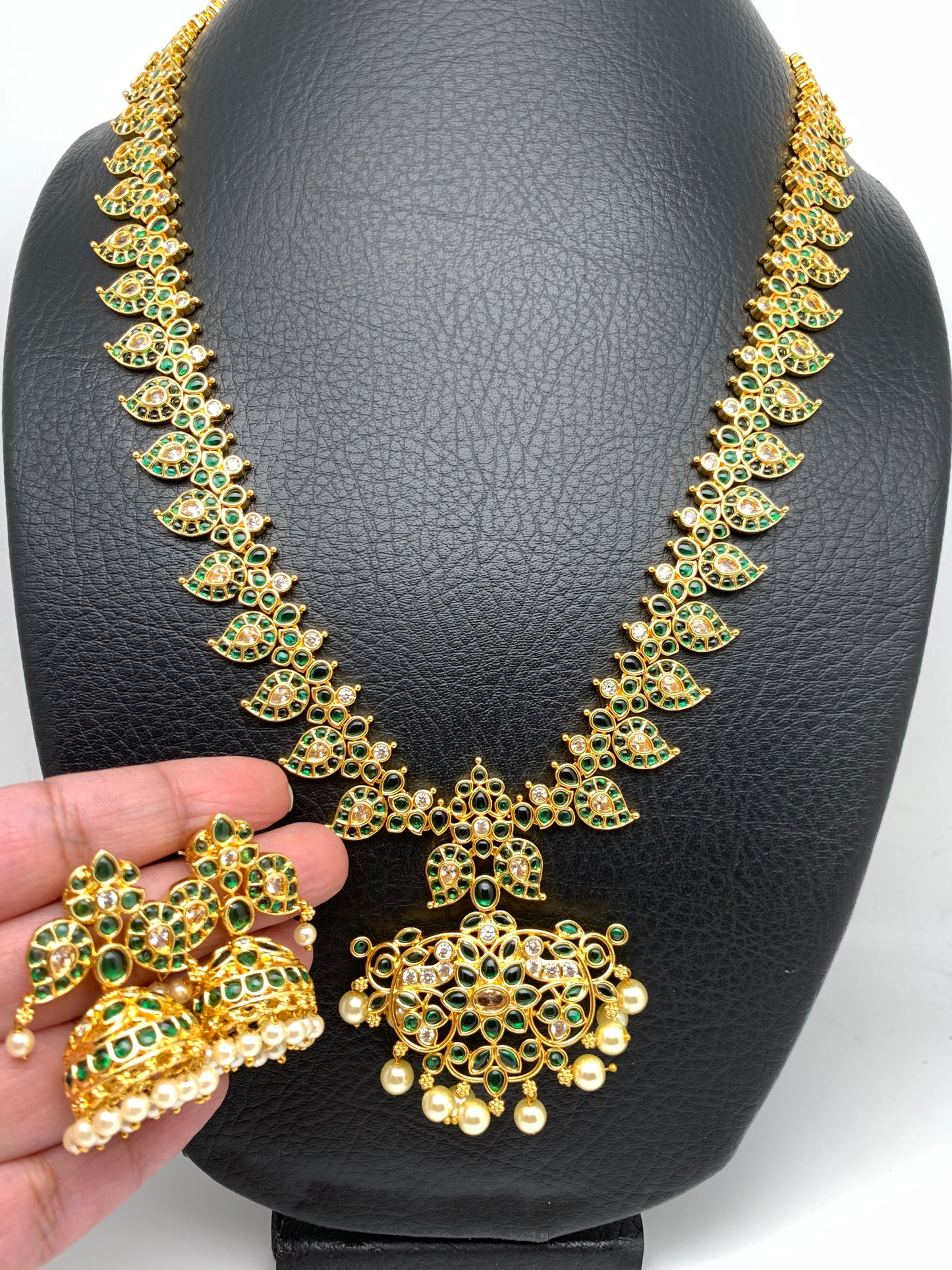 Green Kemp Mango Pattern Long Necklace
