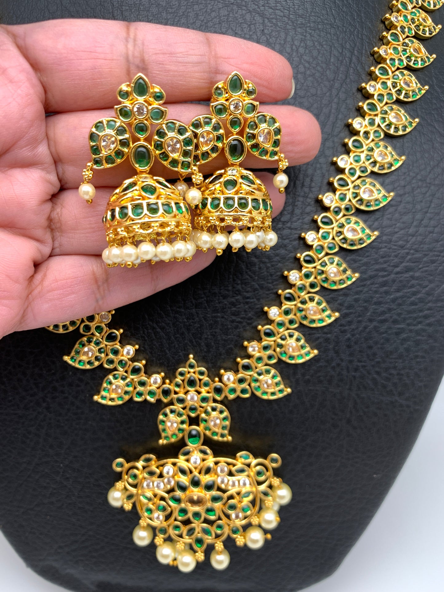 Green Kemp Mango Pattern Long Necklace