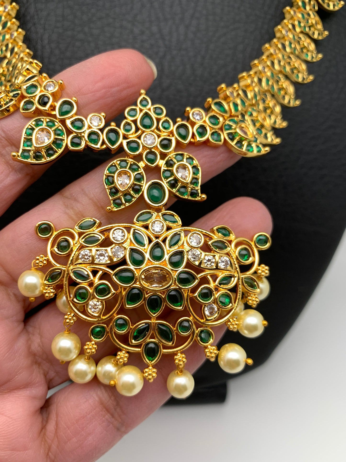 Green Kemp Mango Pattern Long Necklace