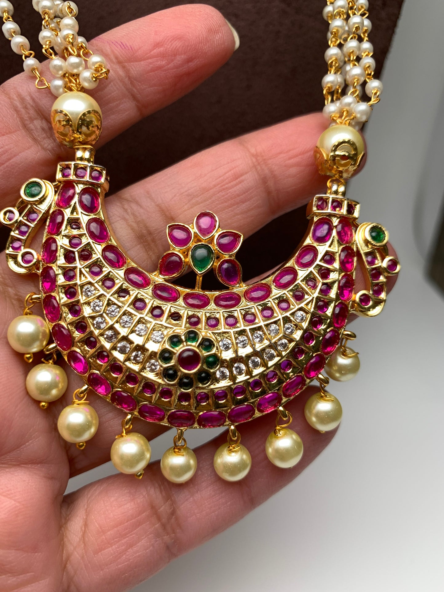 Red Stone Pendent Pearl Strands Necklace