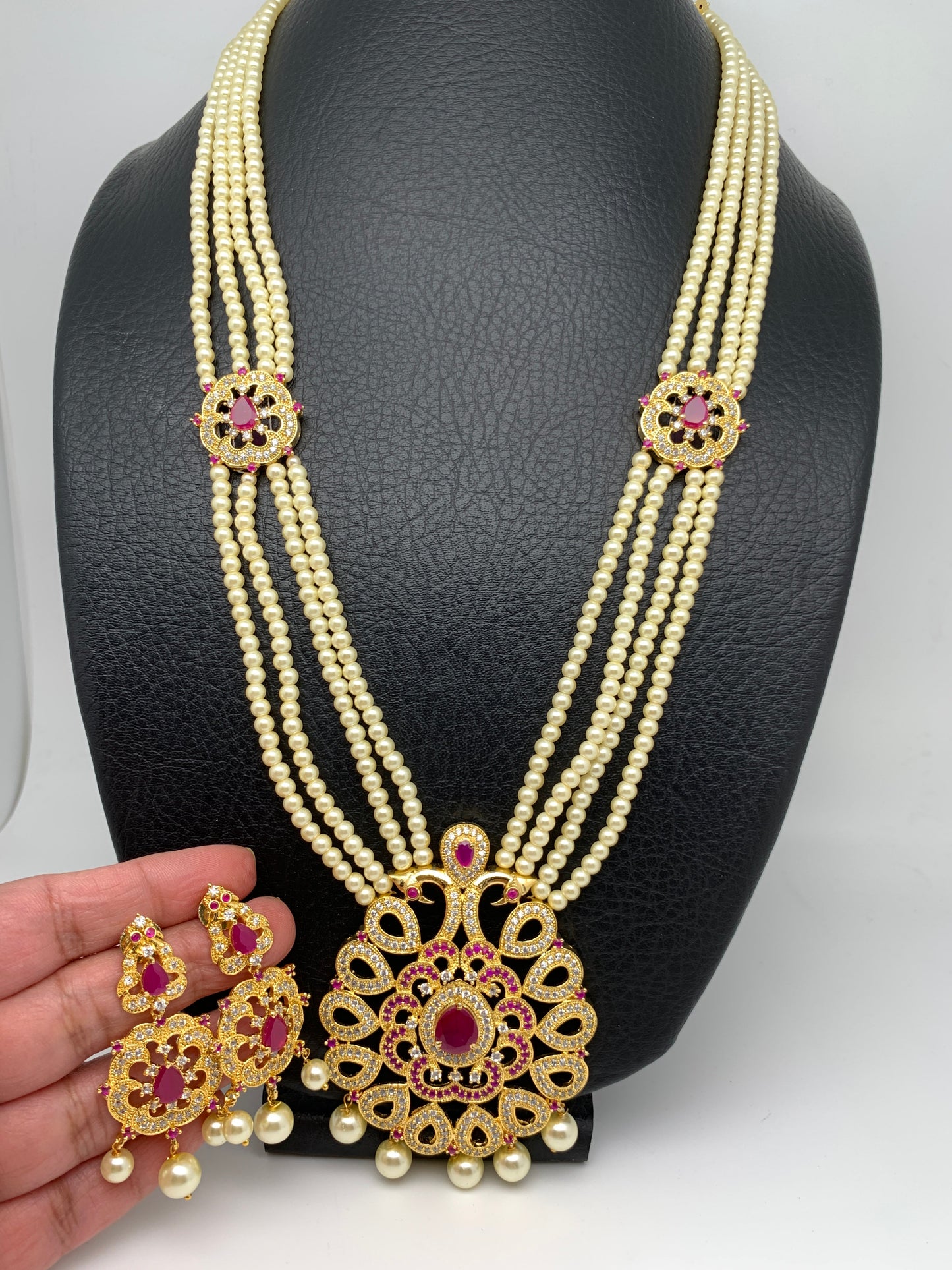 Peacock red and white stone pendent Pearl Raani Haar