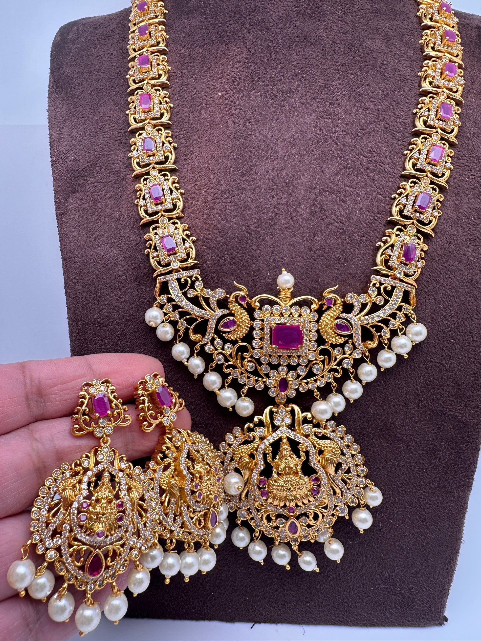 Goddess Lakshmi Green Stone Pearls Matte Finish Necklace - Red
