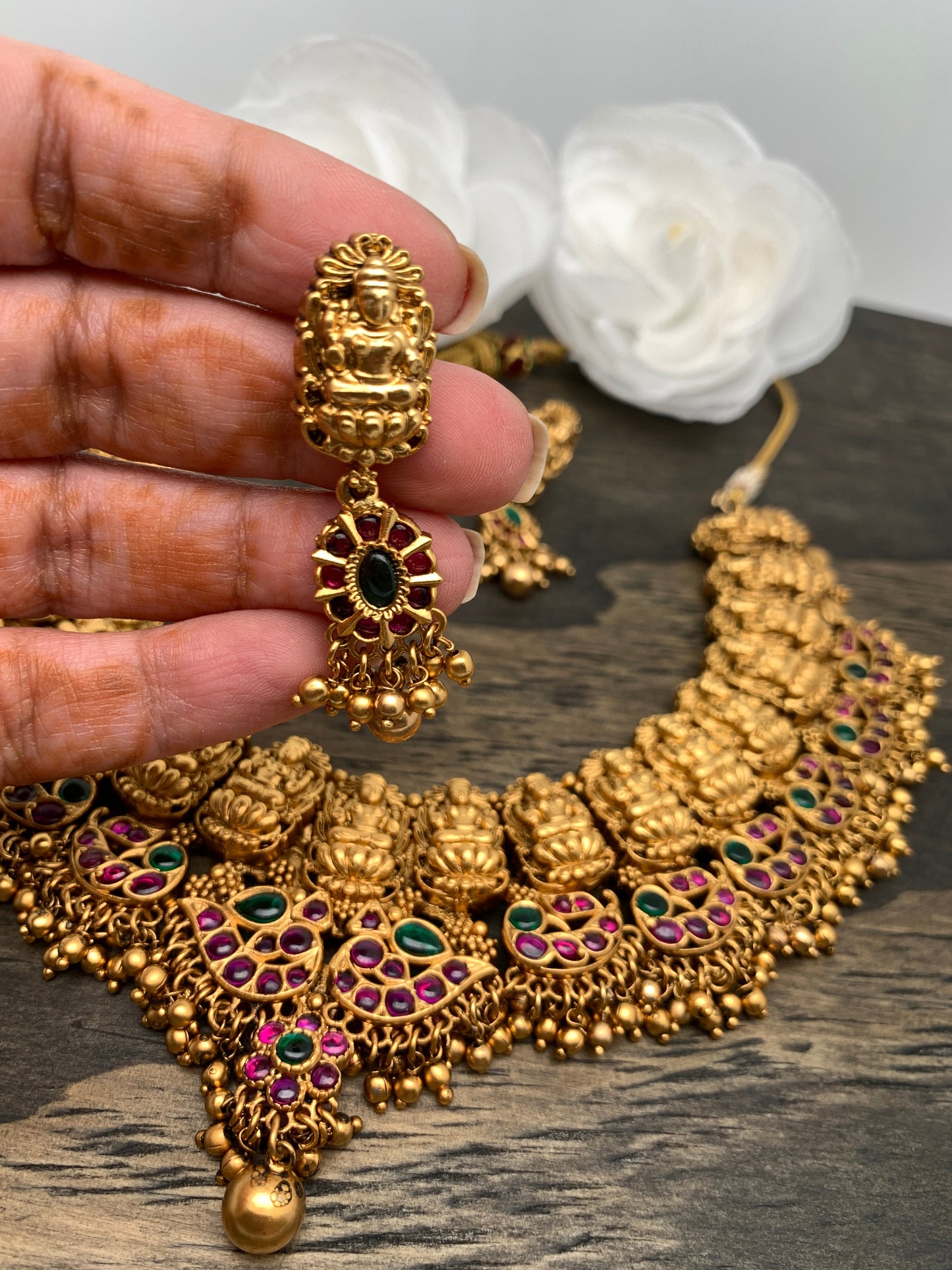 Goddess Lakshmi Red Green Kemp Short Necklace Set