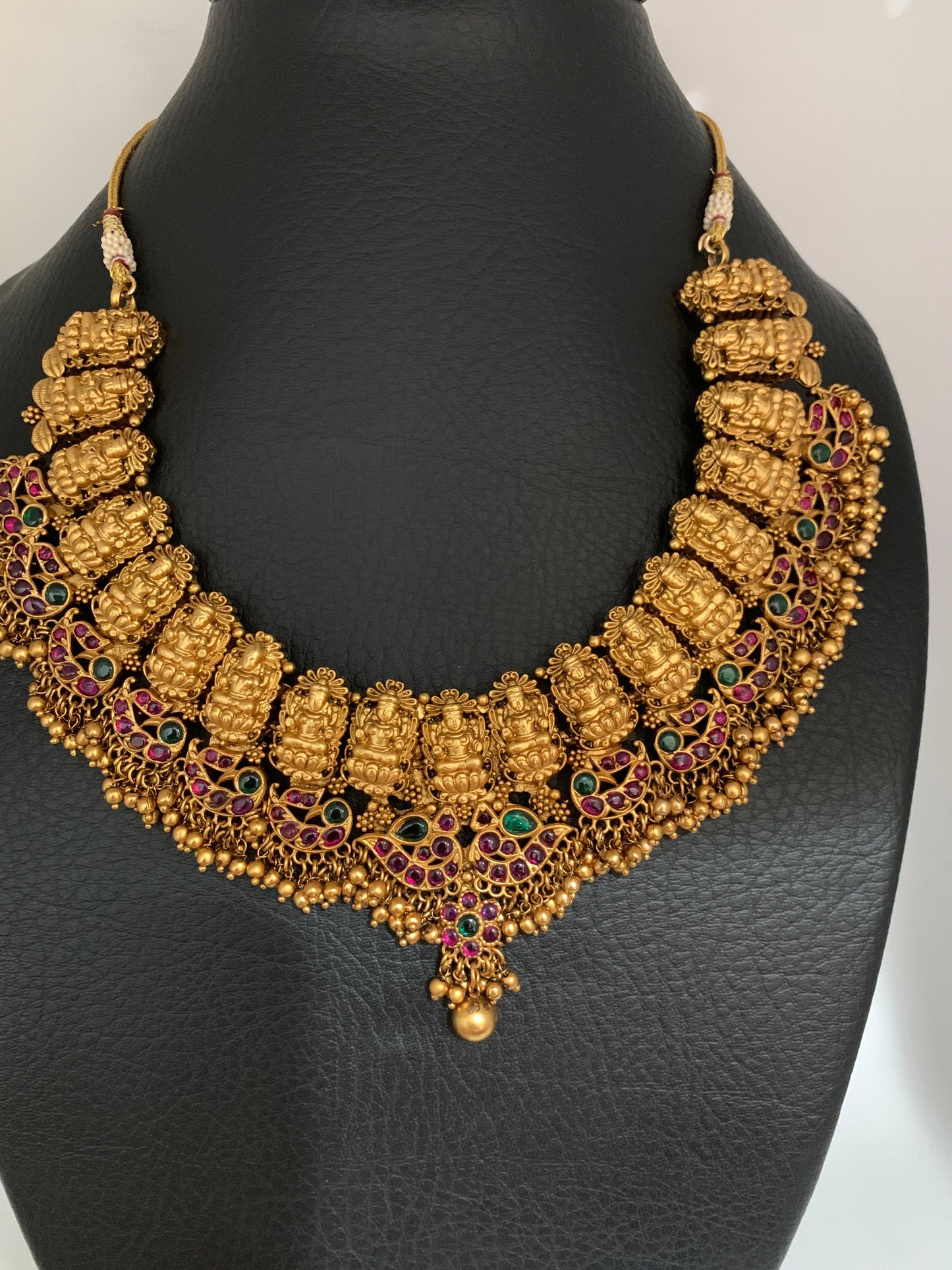 Goddess Lakshmi Red Green Kemp Short Necklace Set