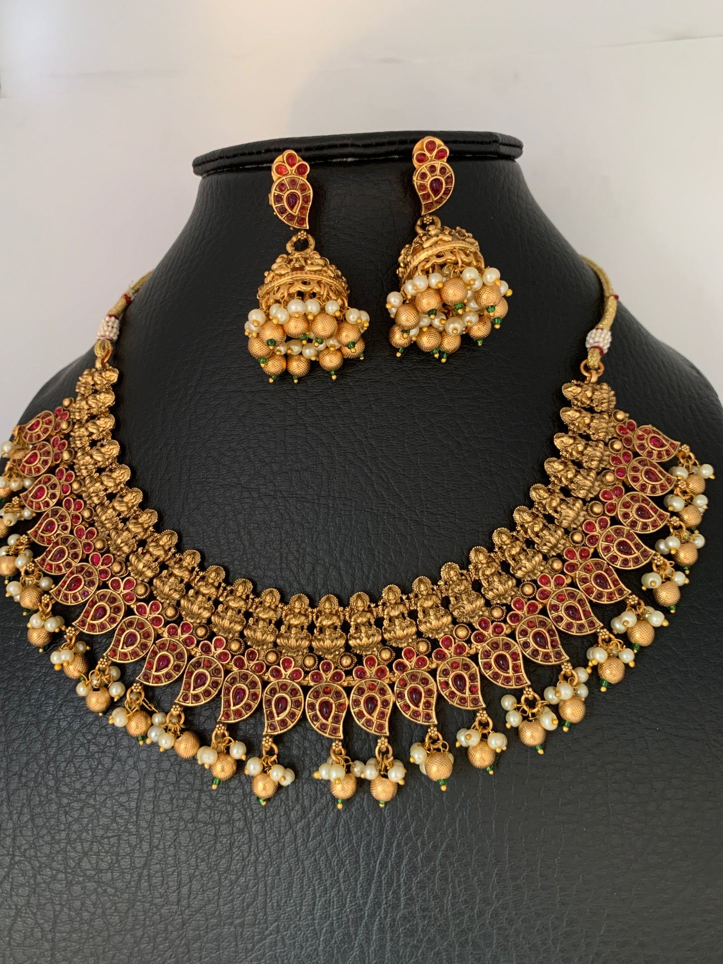 Goddess Lakshmi Mango Red Kemp Short Necklace