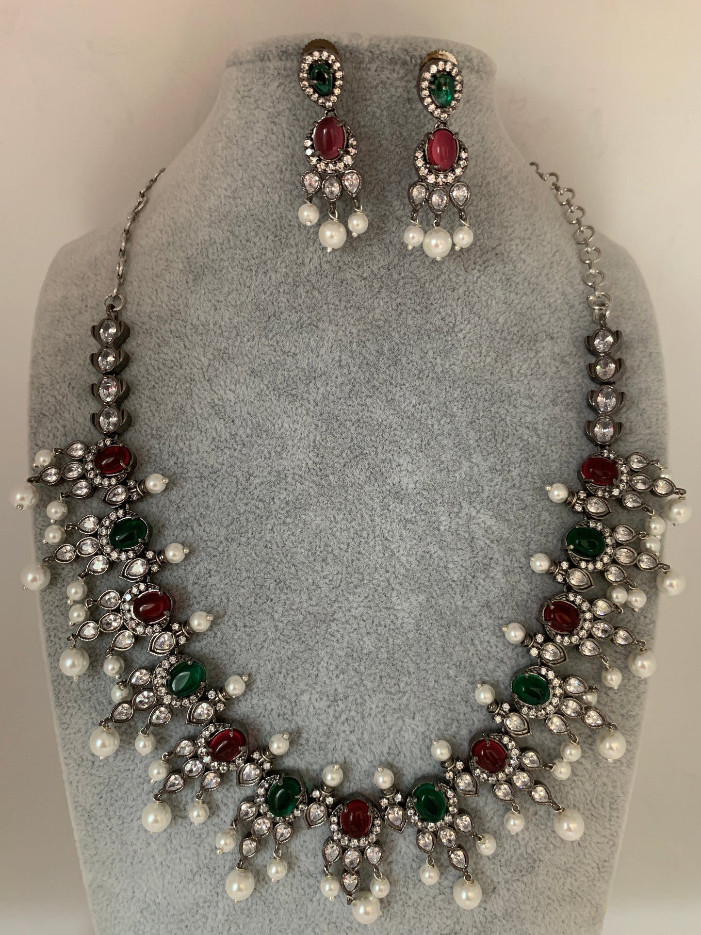 CZ Red Green Stone Pearls Victorian Finish Short Neckalce